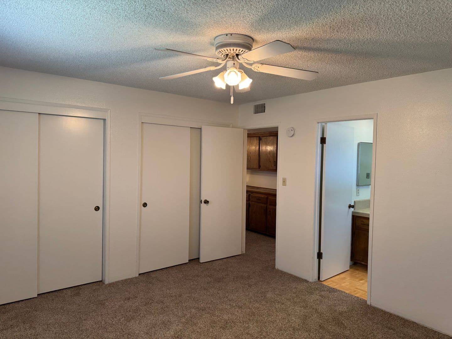 Bakersfield House: 6005 Derrick Street