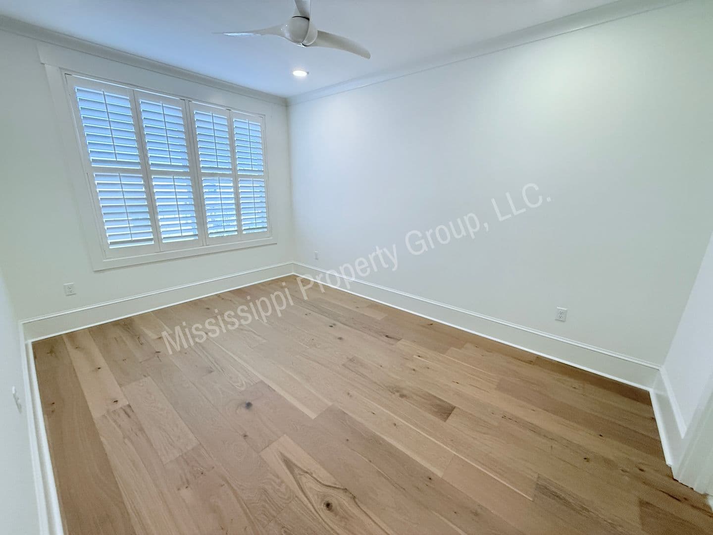 Oxford Apartment: 1000 North Lamar Blvd