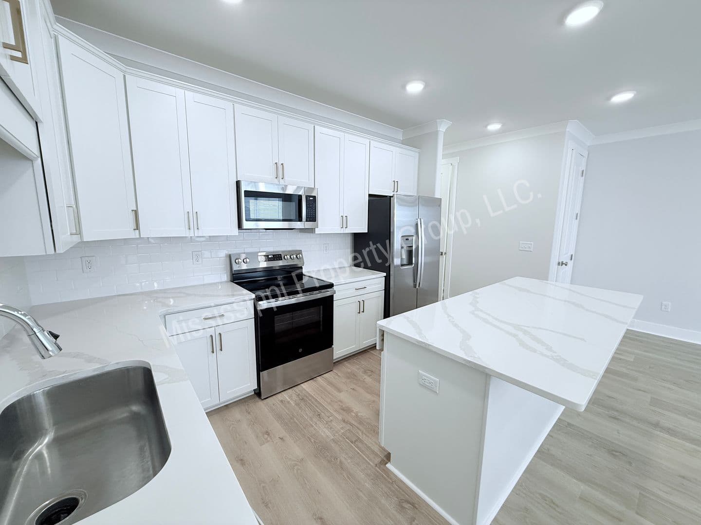 Oxford Townhome: 694 Miramar Lane