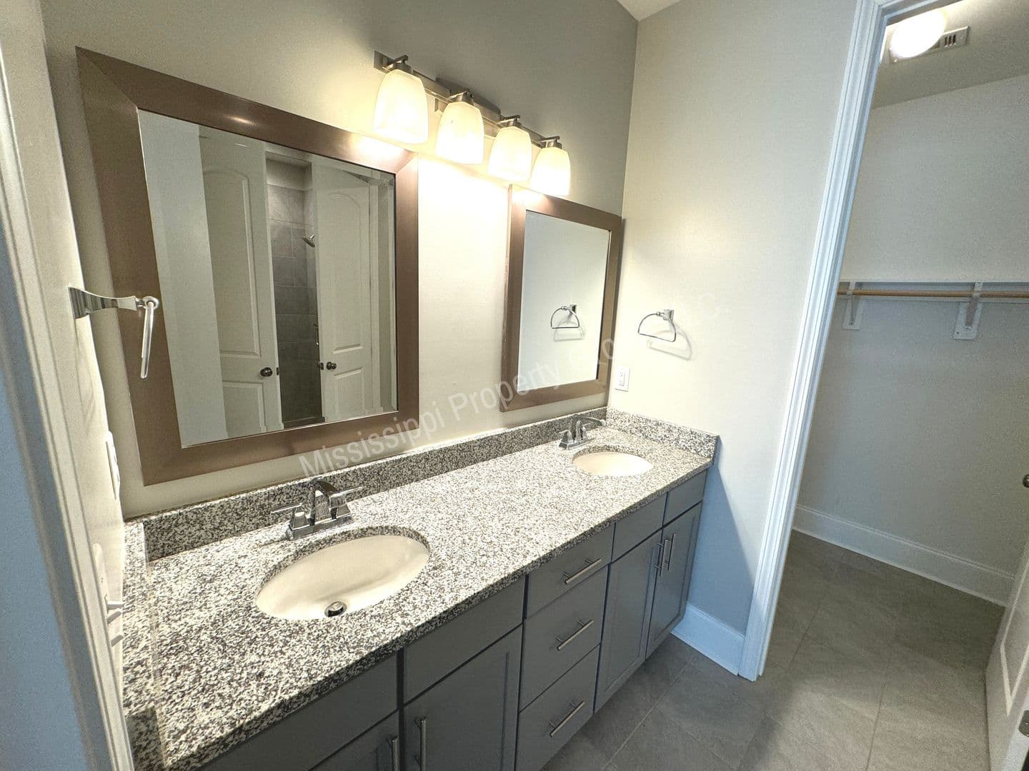 Oxford Townhome: 102 Farm View Drive, Unit 501