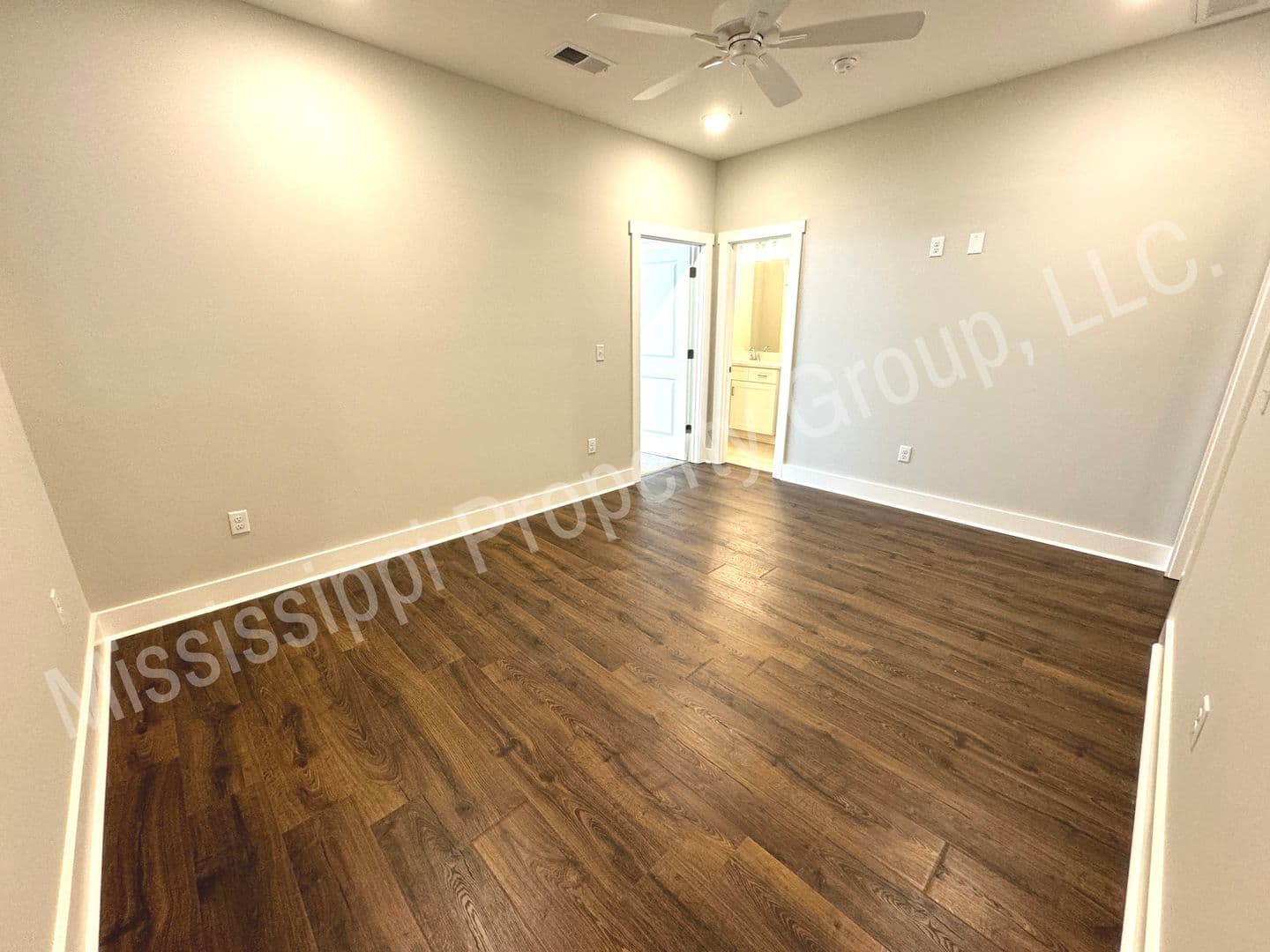 Oxford Townhome: 1833 Reserve Loop