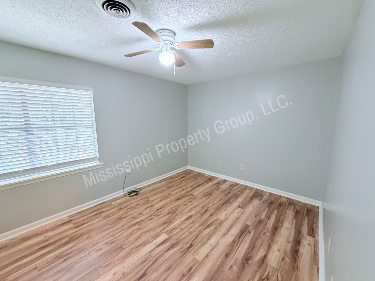 Oxford Apartment: 1750 Jefferson Avenue
