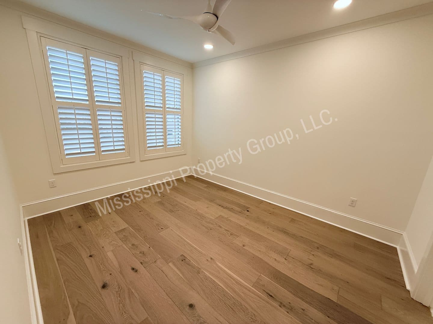 Oxford Apartment: 1000 North Lamar Blvd