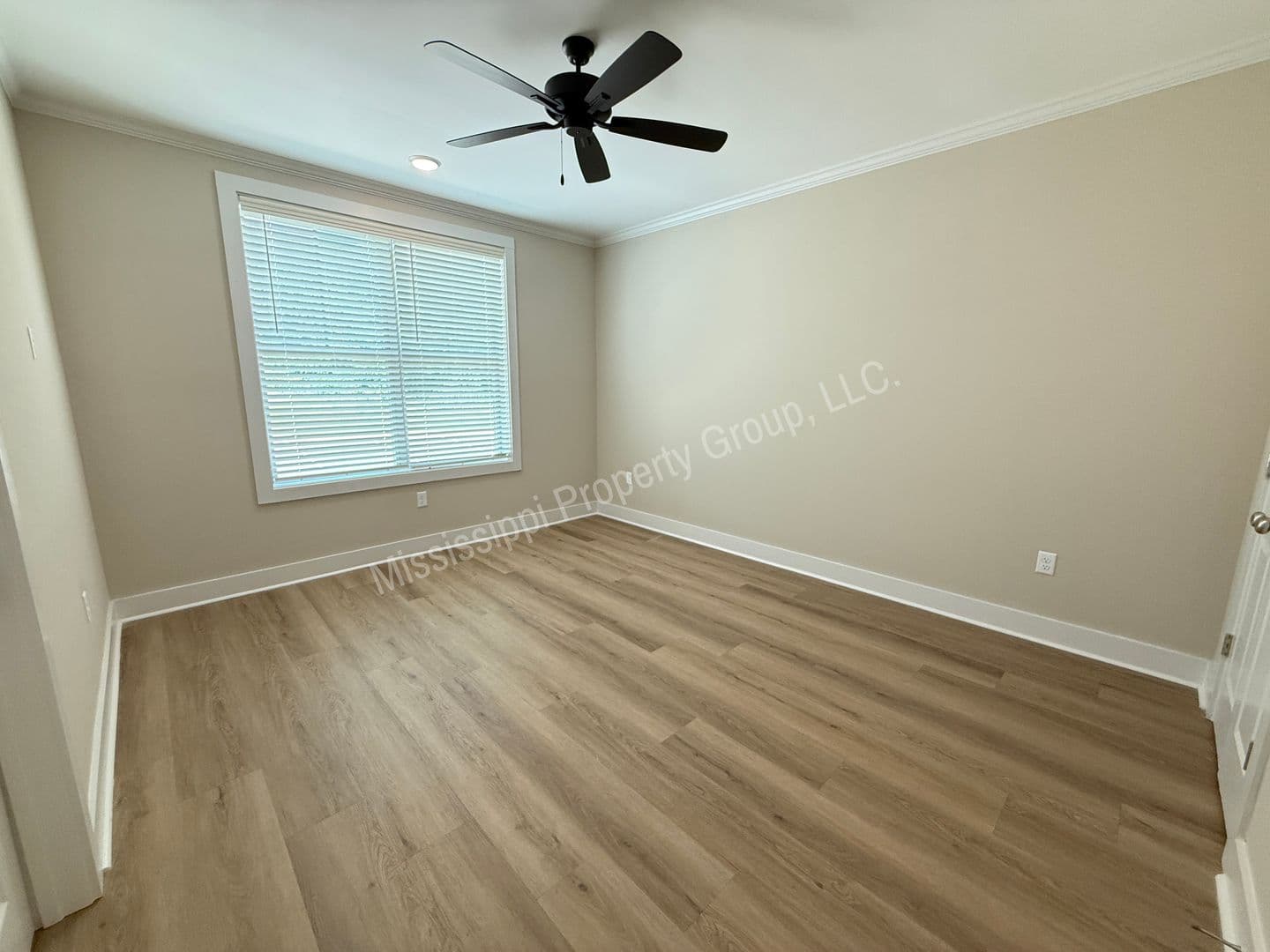 Oxford Apartment: 1205 Pleasant Drive