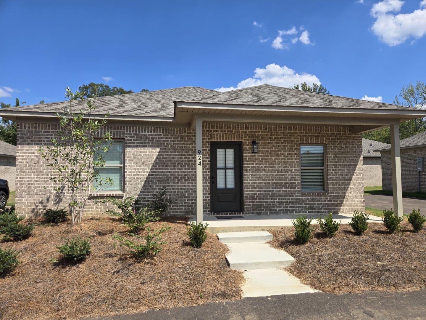 Oxford Townhome: 4851 S. Lamar Blvd