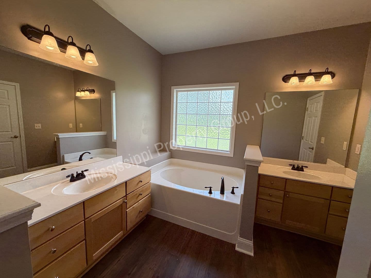Oxford House: 306 Shumard Cove