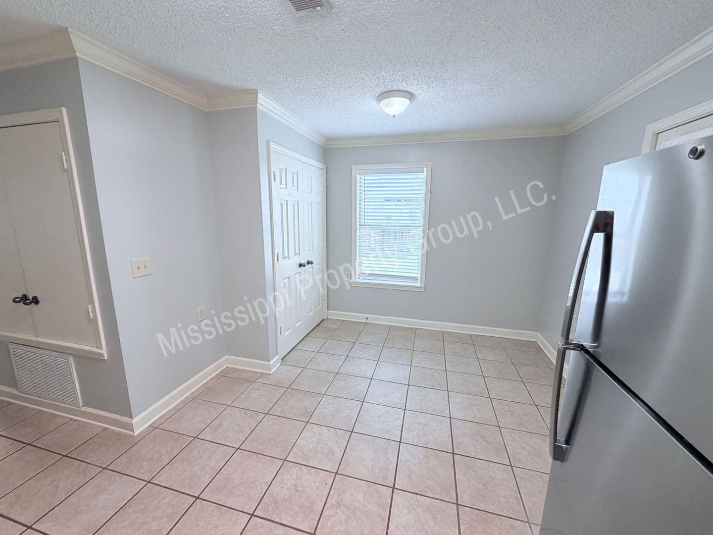 Oxford Townhome: 1017 Inverness Lane