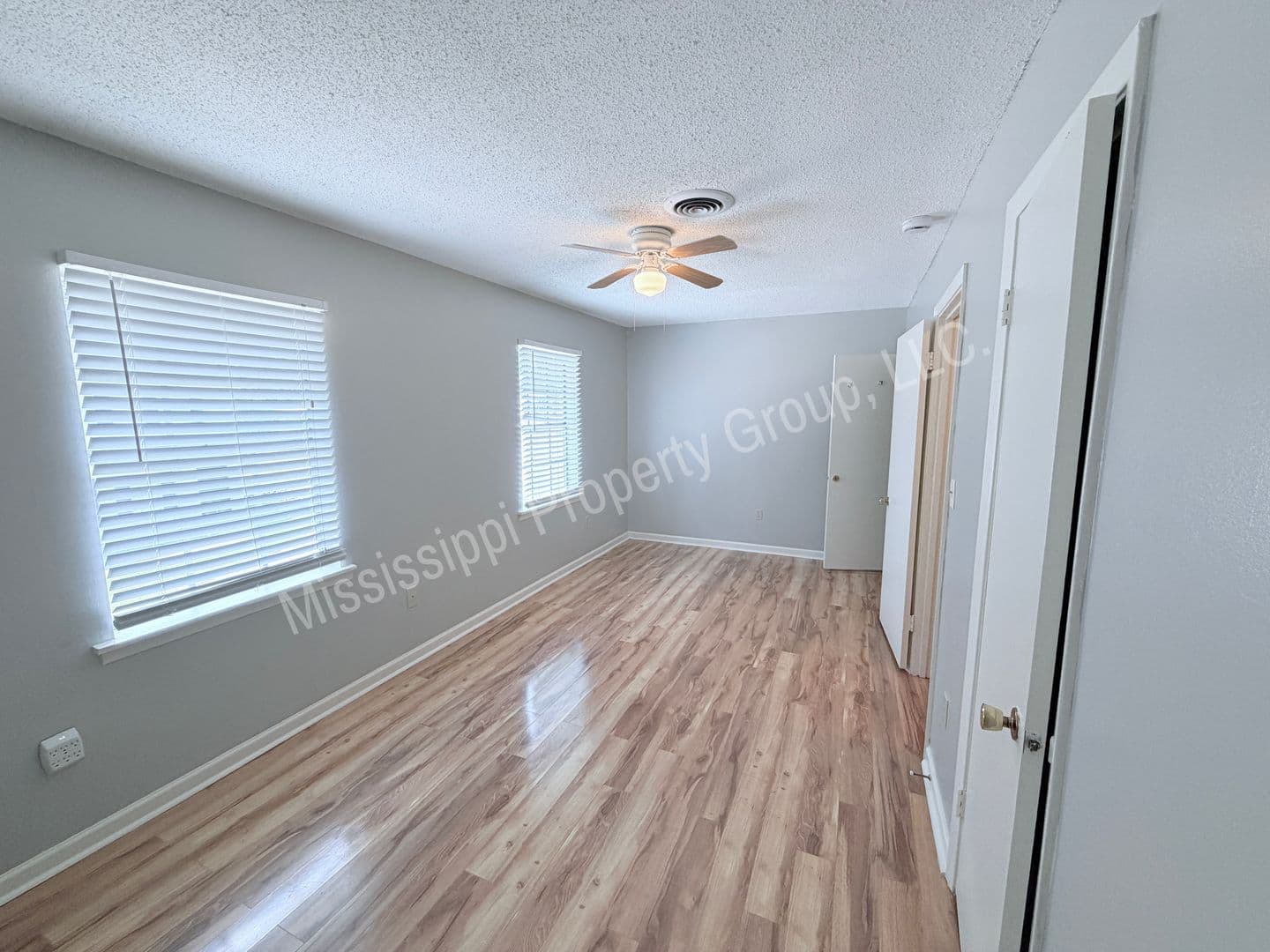 Oxford Apartment: 1750 Jefferson Avenue