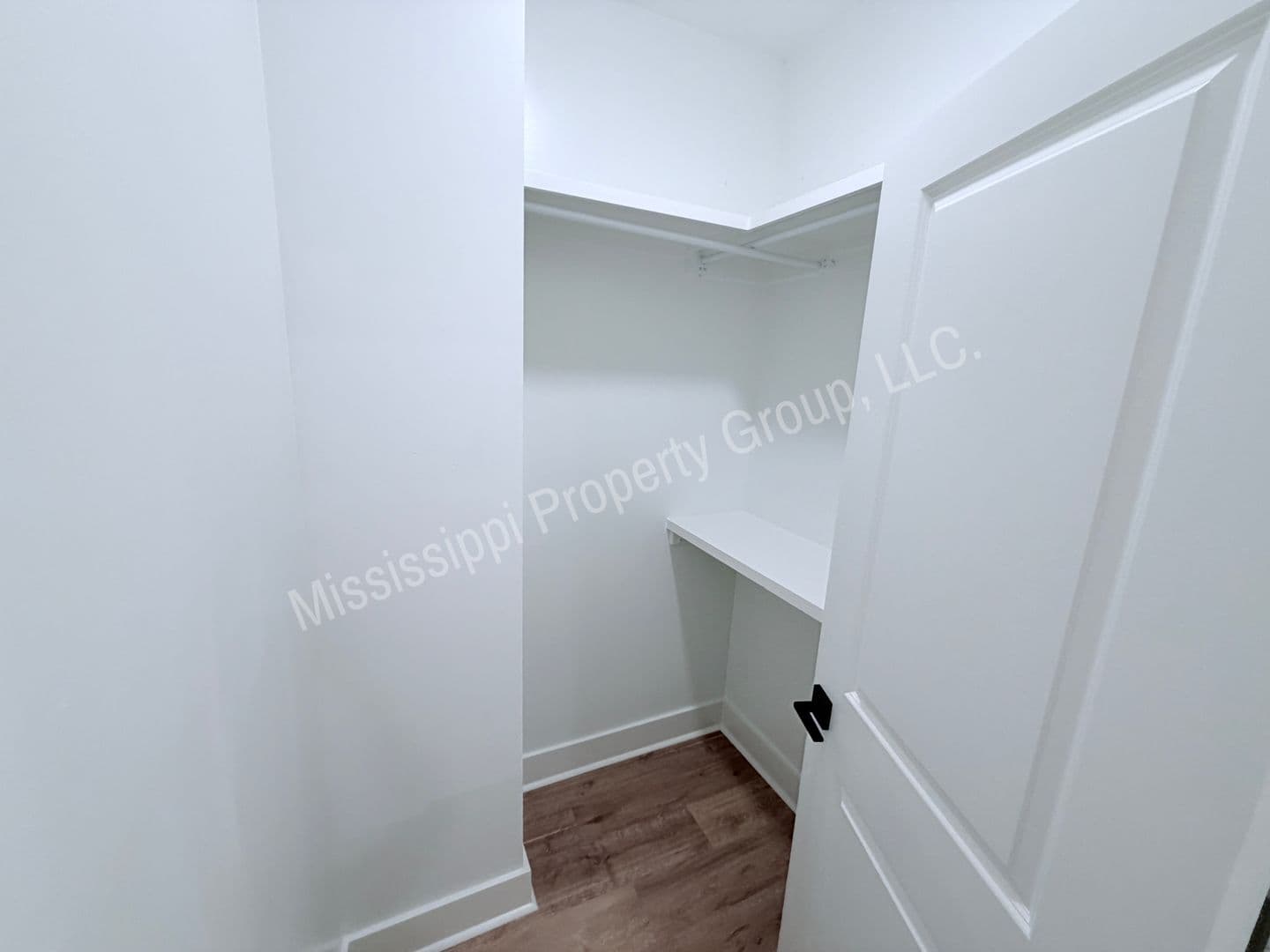 Oxford House: 409 Stillwater Lane