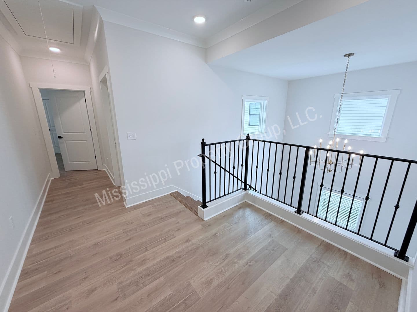 Oxford House: 409 Stillwater Lane