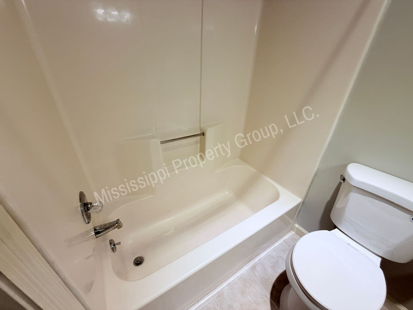 Oxford House: 2112 Old Taylor Road, F1
