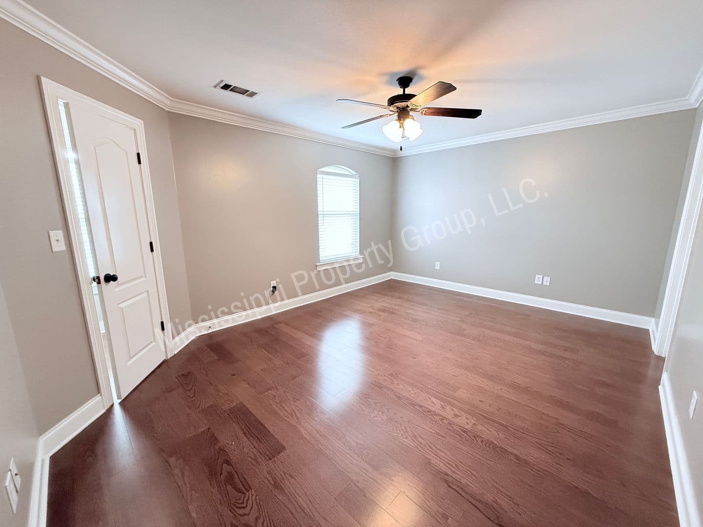 Oxford House: 157 Falls Grove Drive