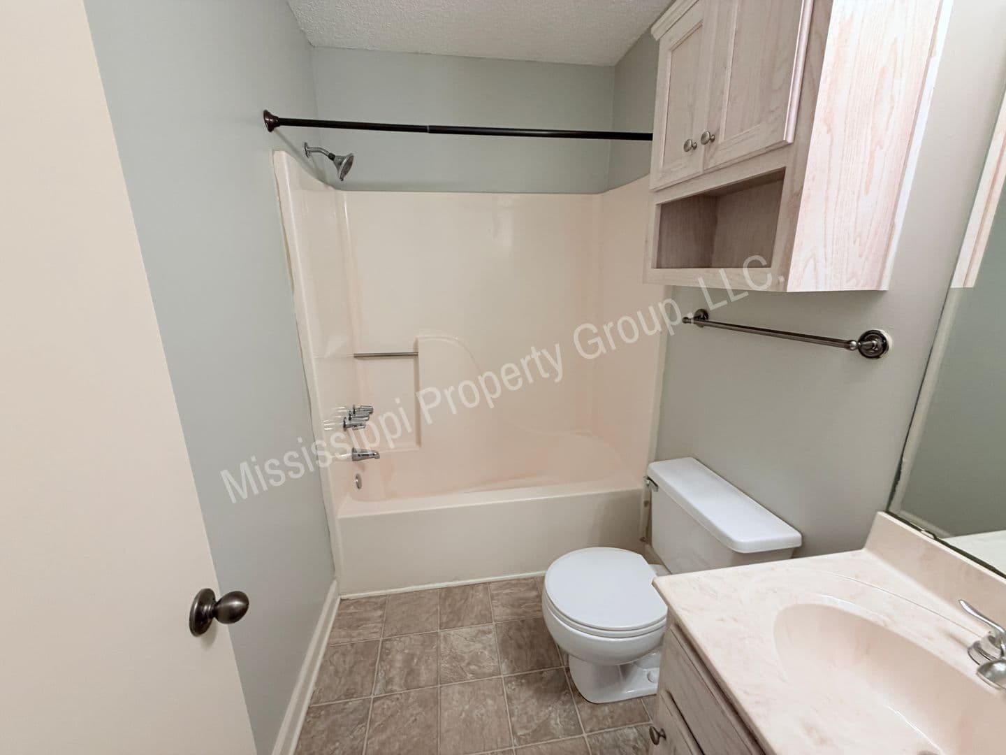Oxford Townhome: 1017 Inverness Lane