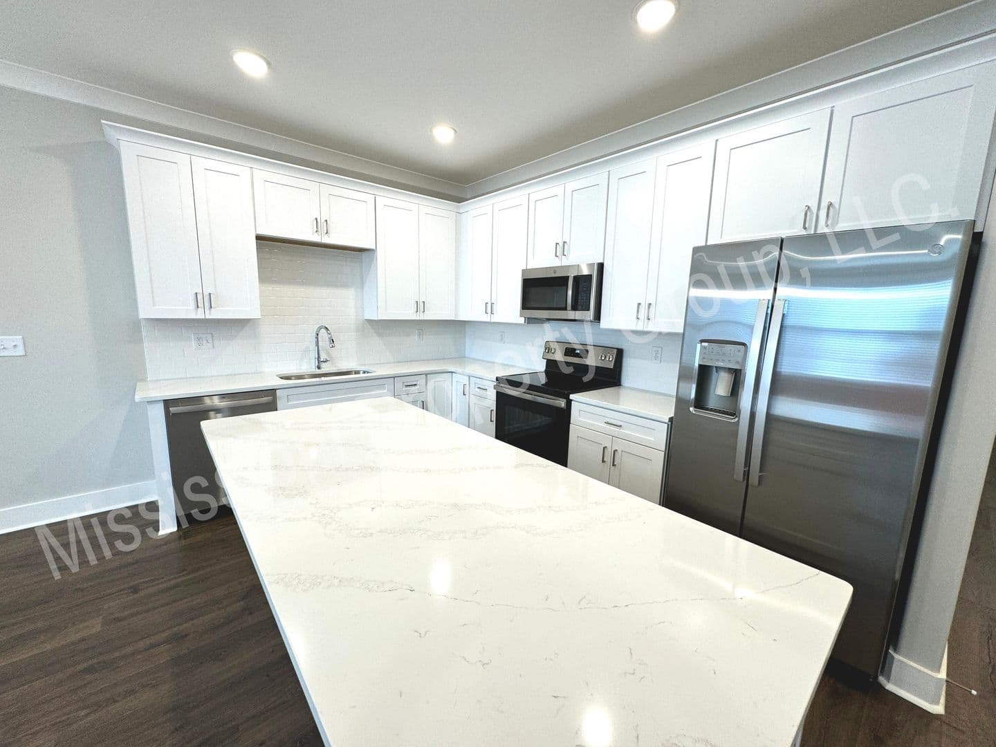 Oxford Townhome: 1833 Reserve Loop