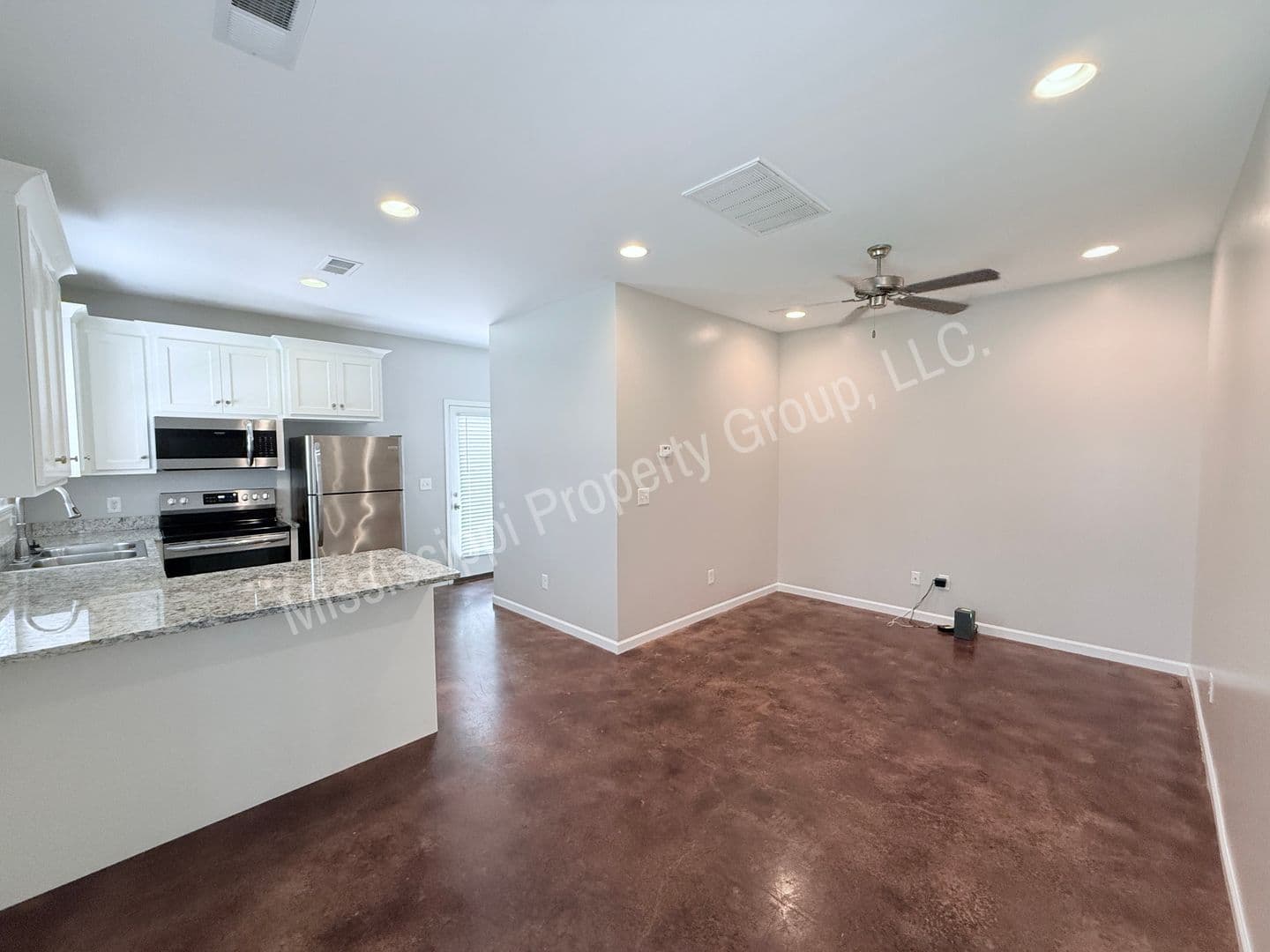 Oxford Condo: 1 Old Trail Circle