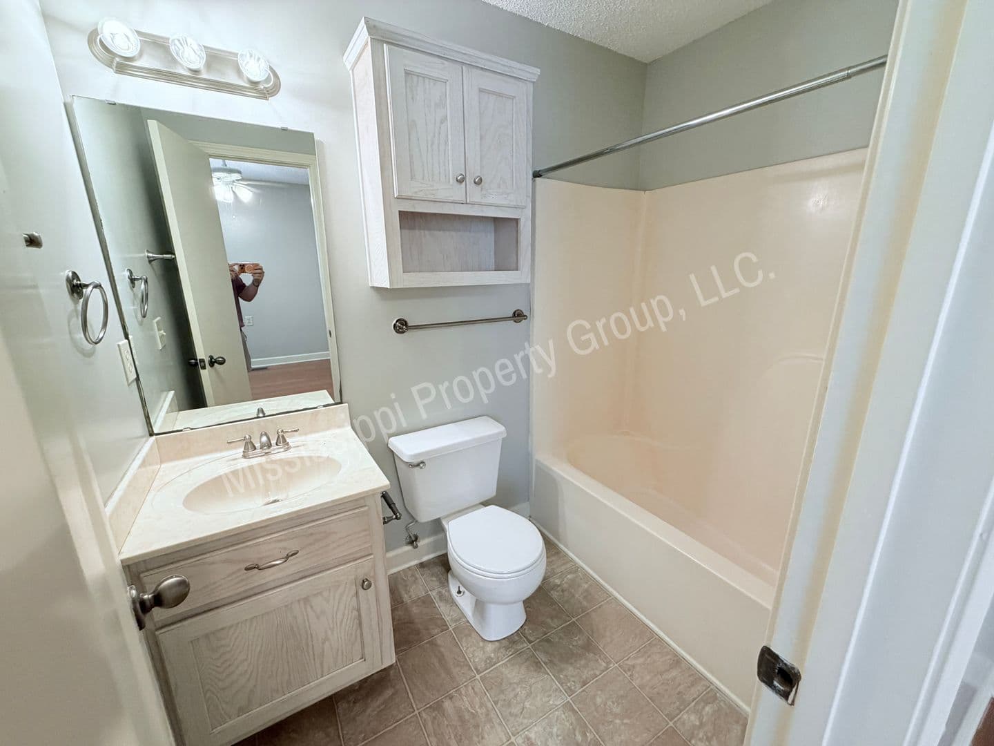 Oxford Townhome: 1017 Inverness Lane
