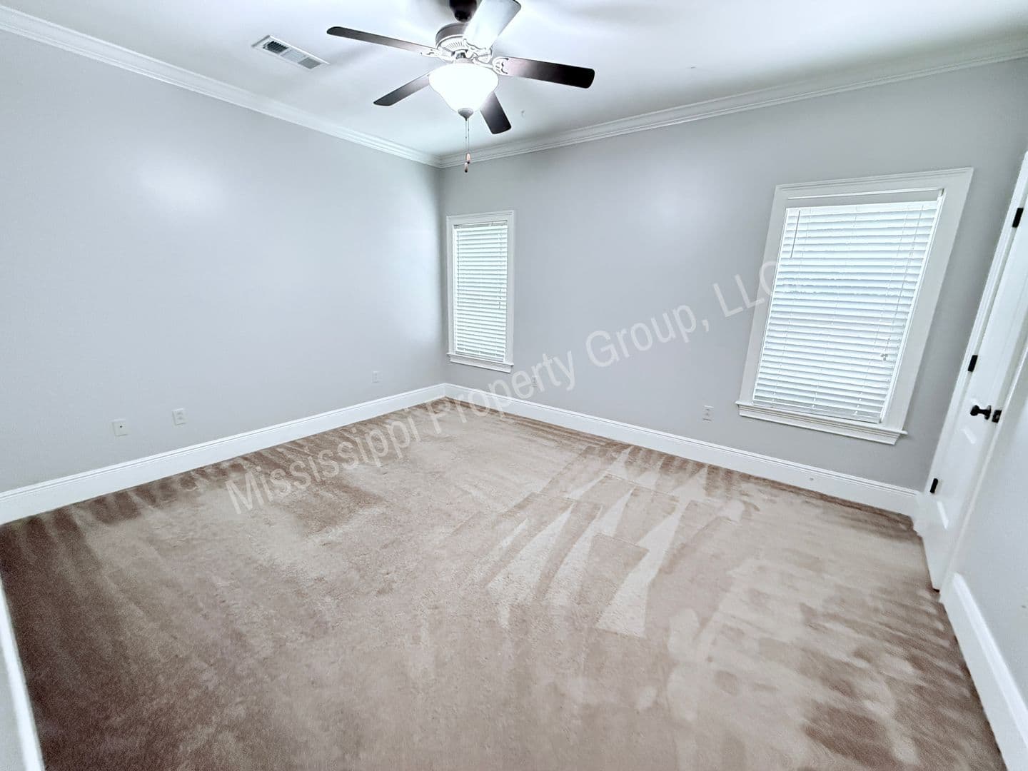 Oxford House: 124 Falls Grove Drive