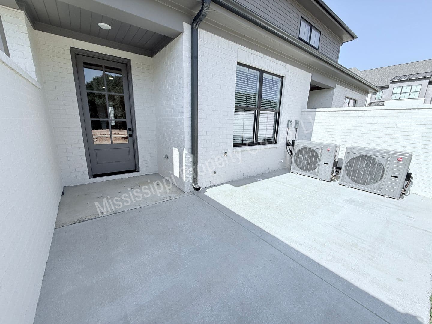 Oxford Townhome: 684 Miramar Lane