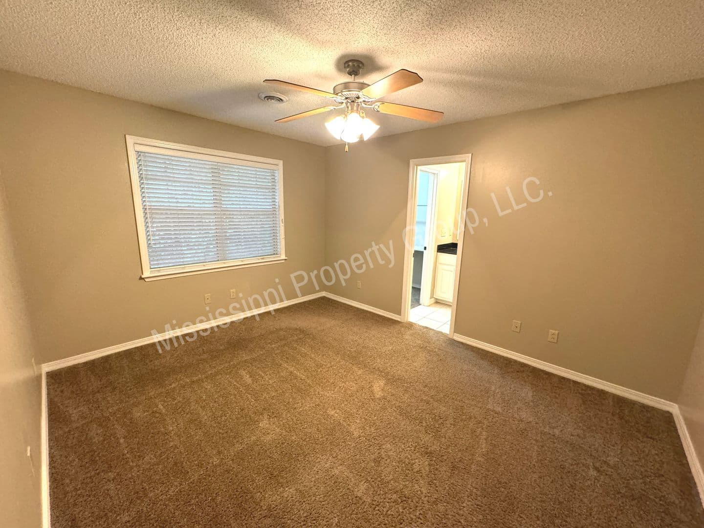 Oxford House: 113 Twin Oaks Cove