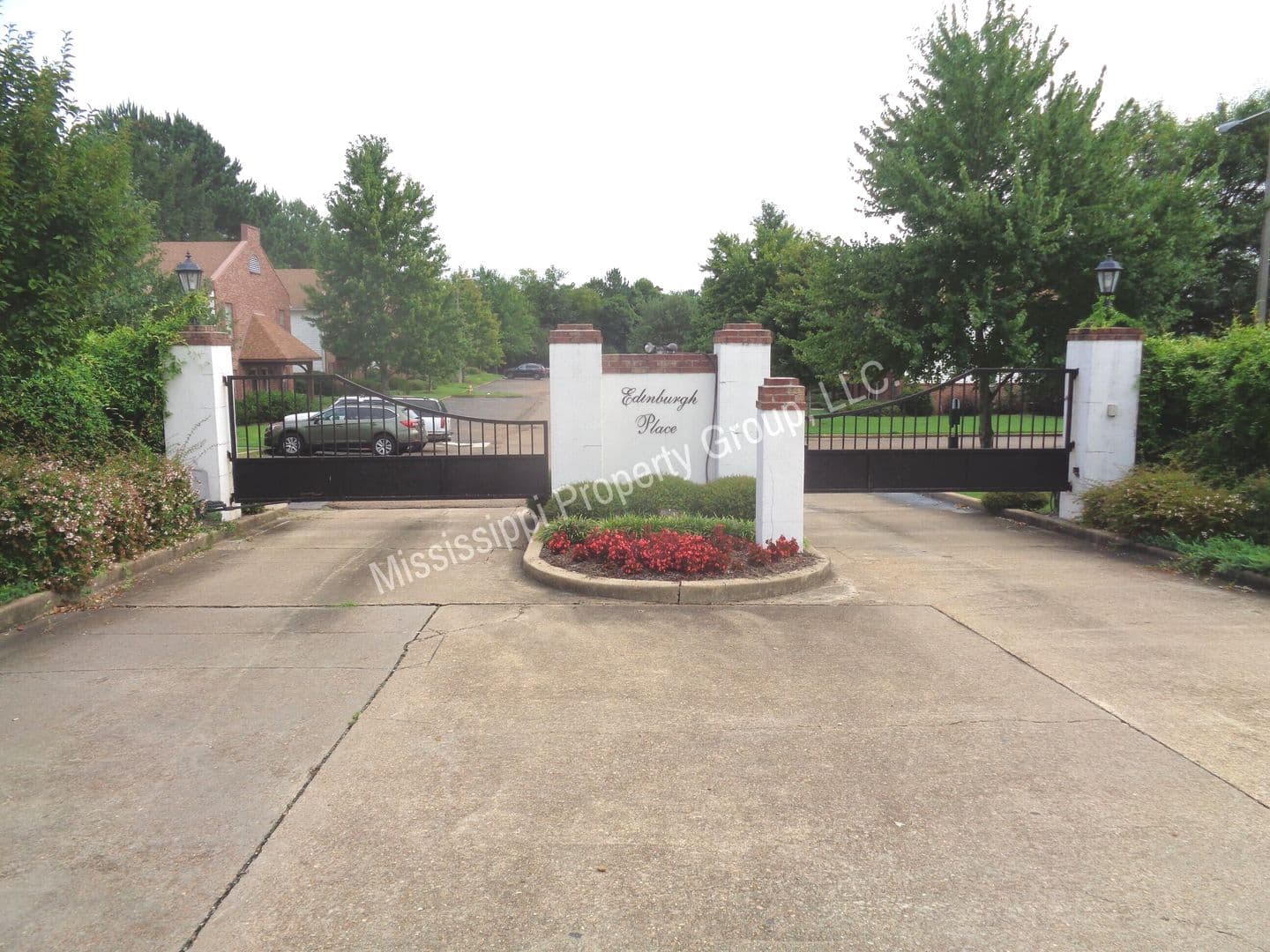 Oxford Townhome: 1017 Inverness Lane