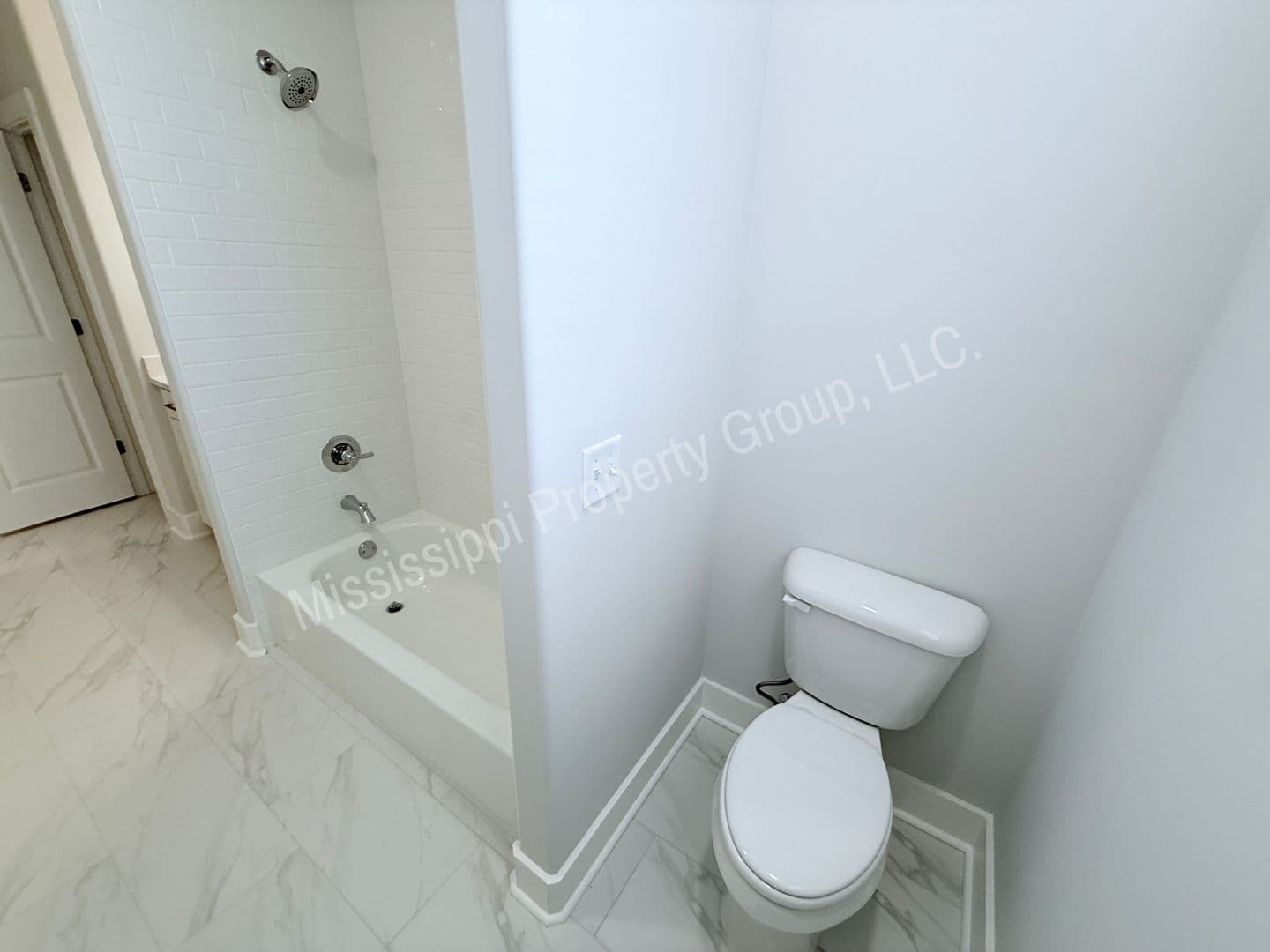 Oxford Townhome: 696 Miramar Lane