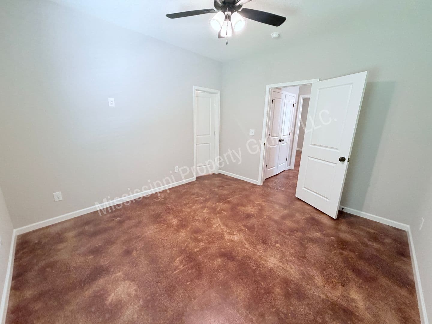 Oxford Townhome: 4851 S. Lamar Blvd