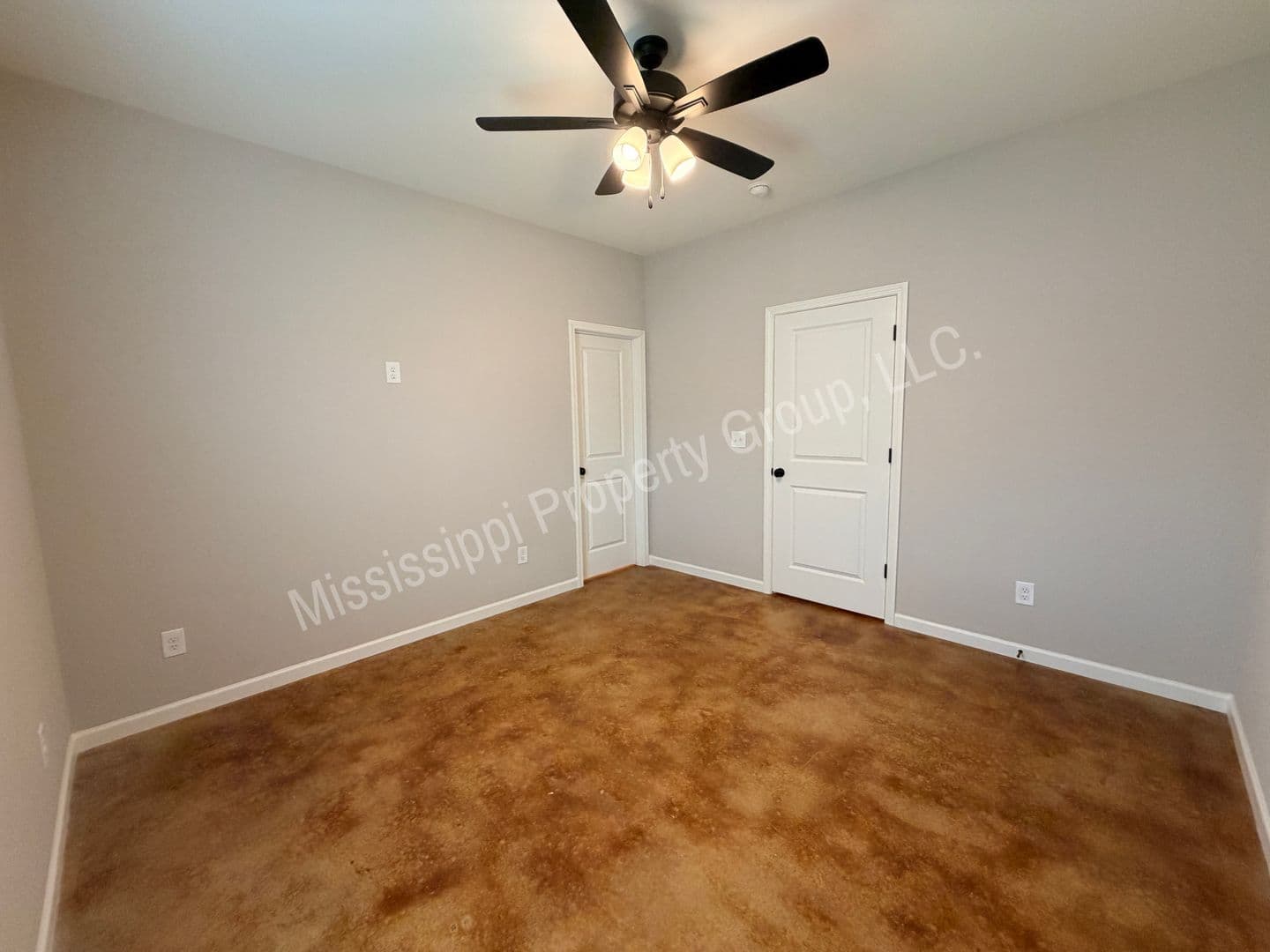 Oxford Townhome: 4851 S. Lamar Blvd