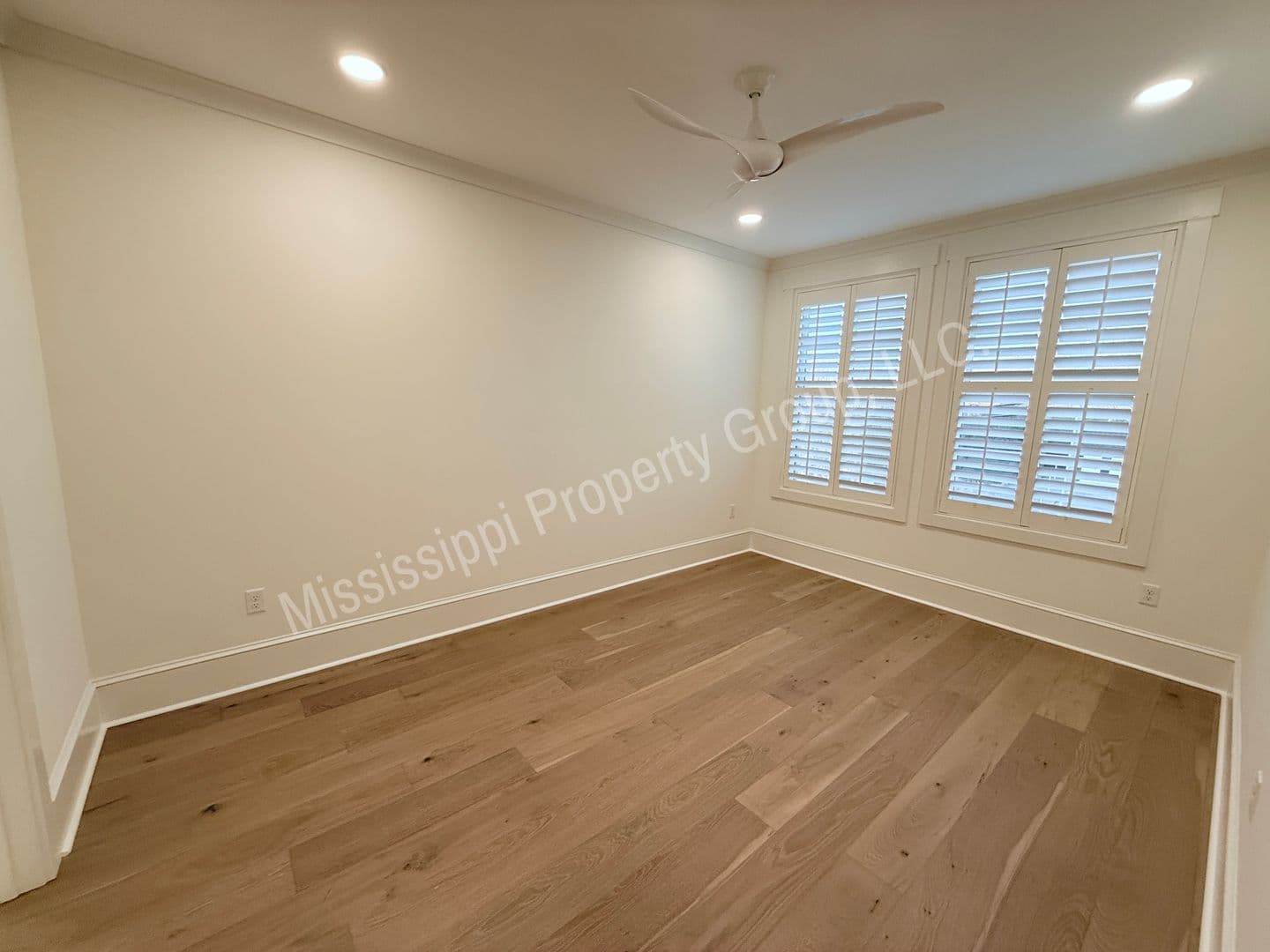Oxford Apartment: 1000 North Lamar Blvd