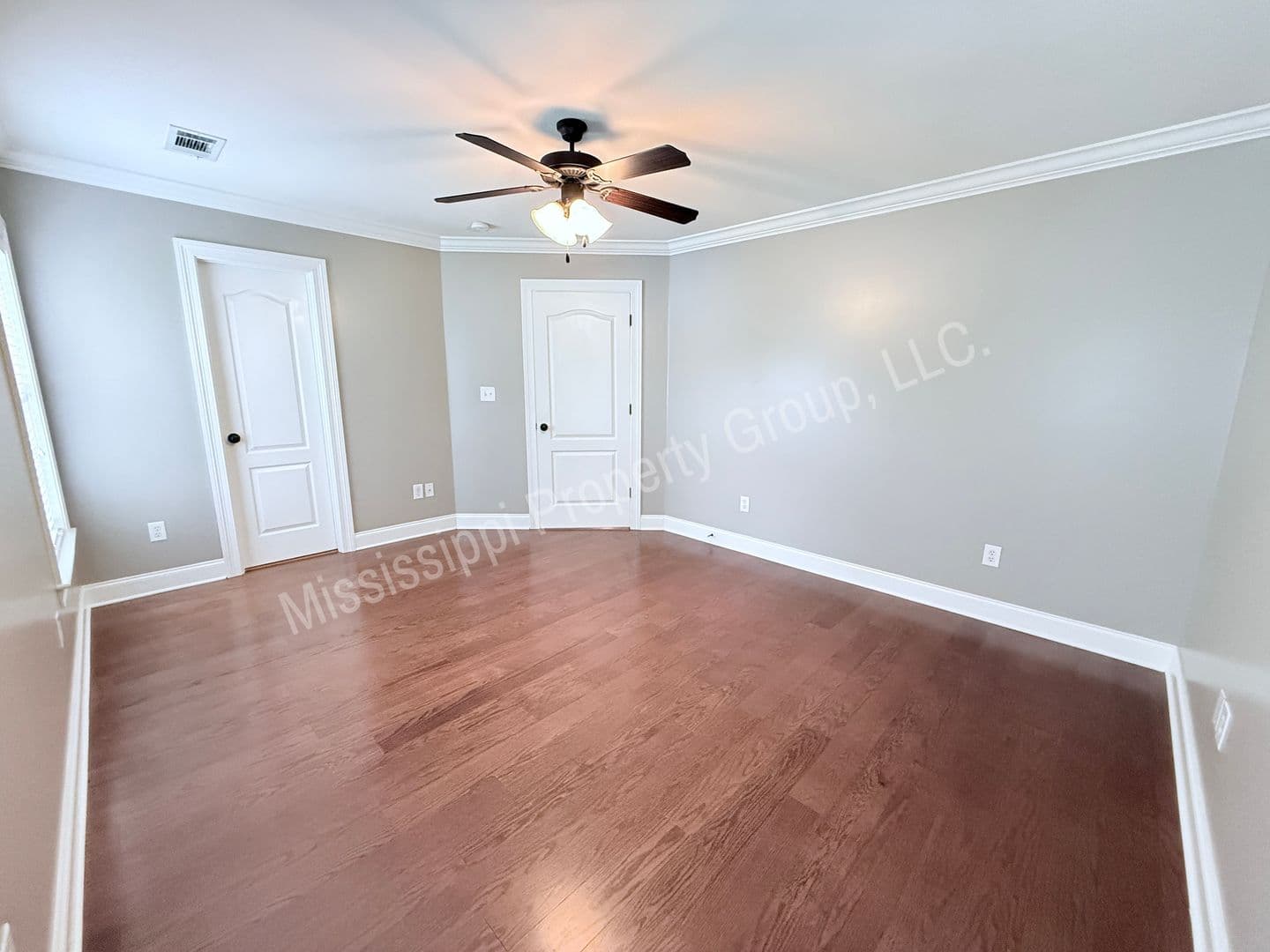Oxford House: 157 Falls Grove Drive