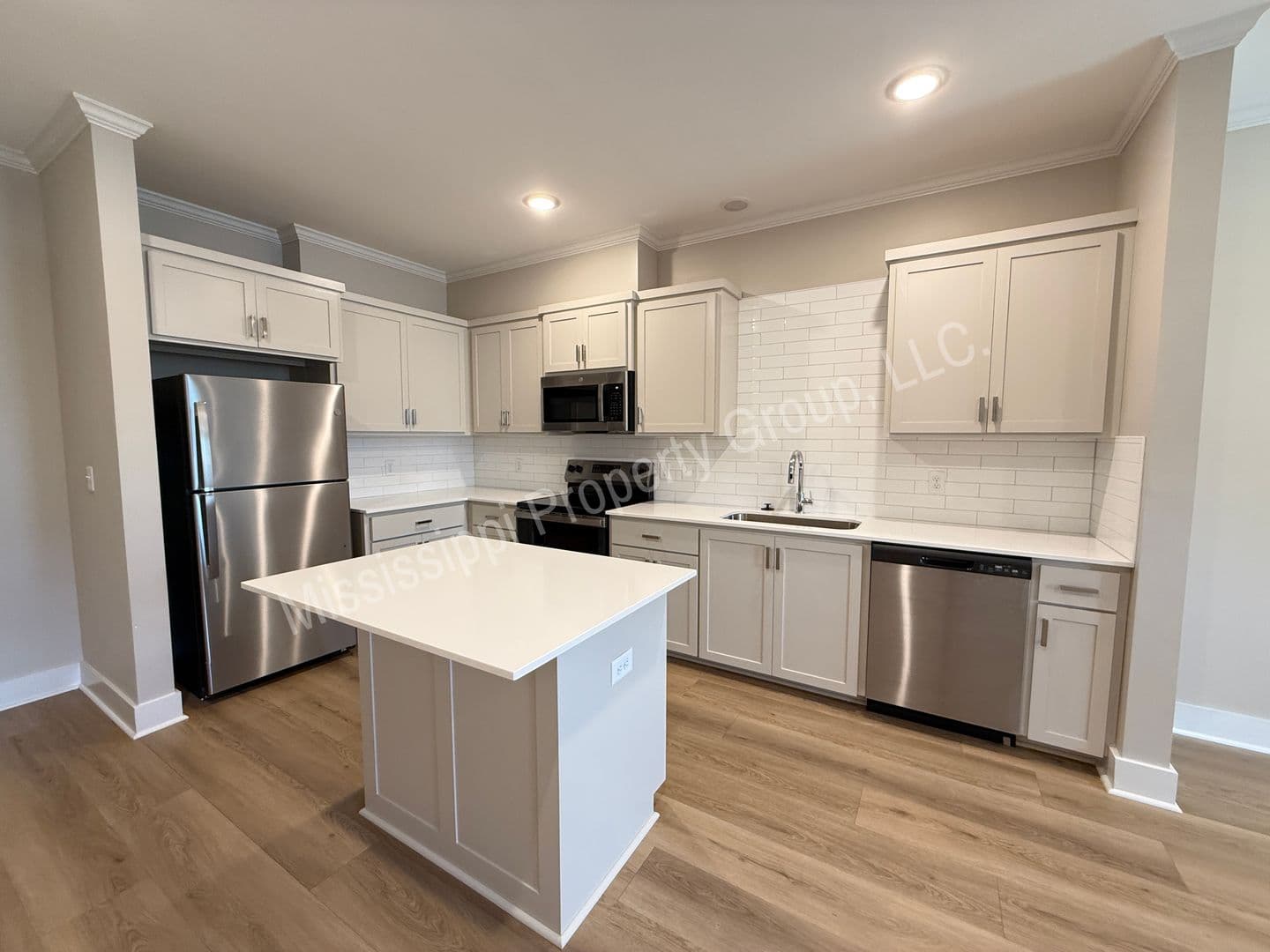 Oxford Apartment: 1207 Pleasant Drive