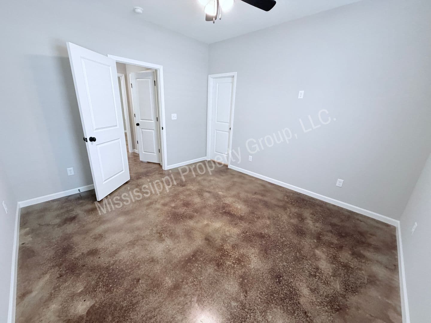 Oxford Townhome: 4851 S. Lamar Blvd