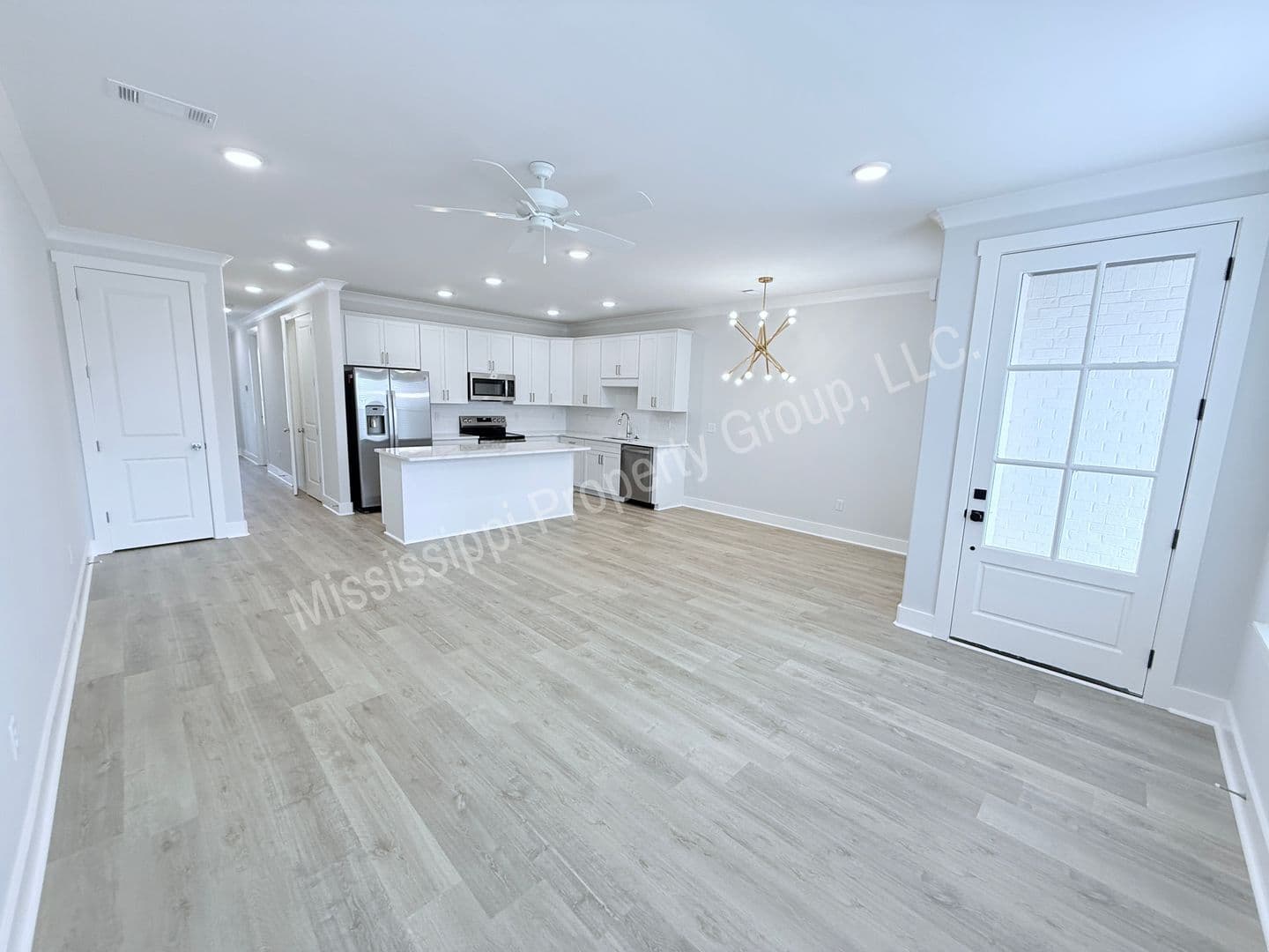 Oxford Townhome: 696 Miramar Lane