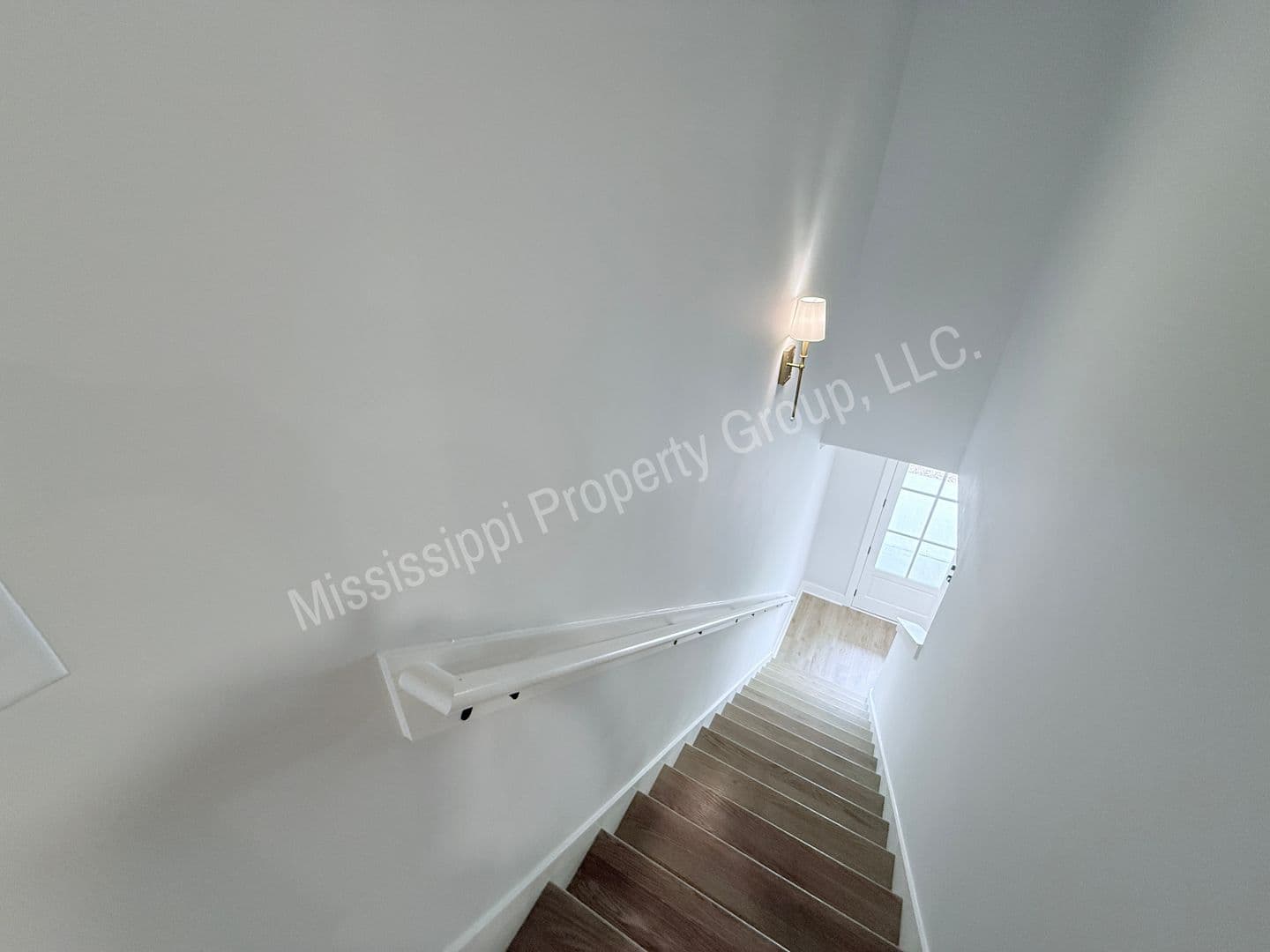 Oxford Townhome: 696 Miramar Lane