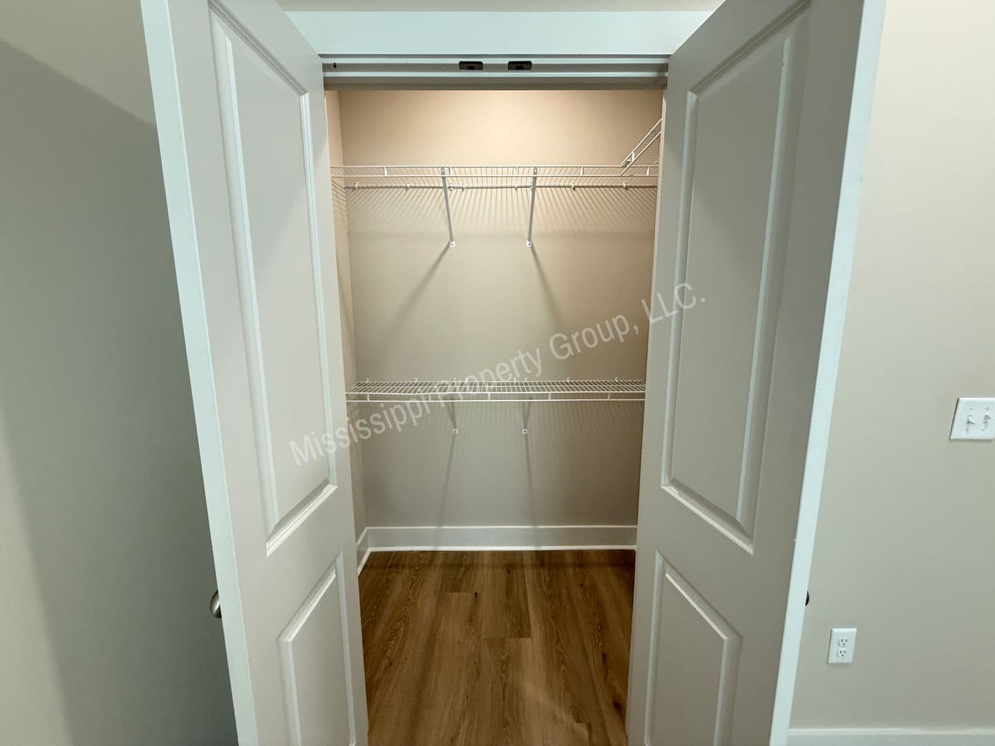 Oxford Apartment: 1205 Pleasant Drive