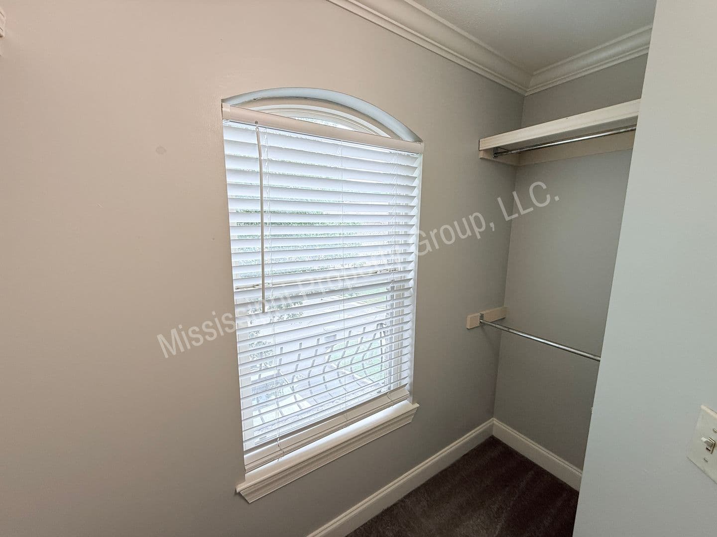 Oxford House: 124 Falls Grove Drive