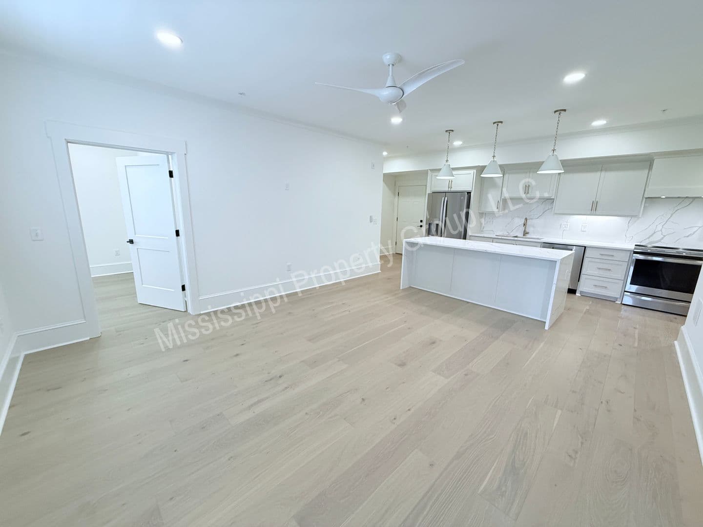 Oxford Apartment: 1000 North Lamar Blvd