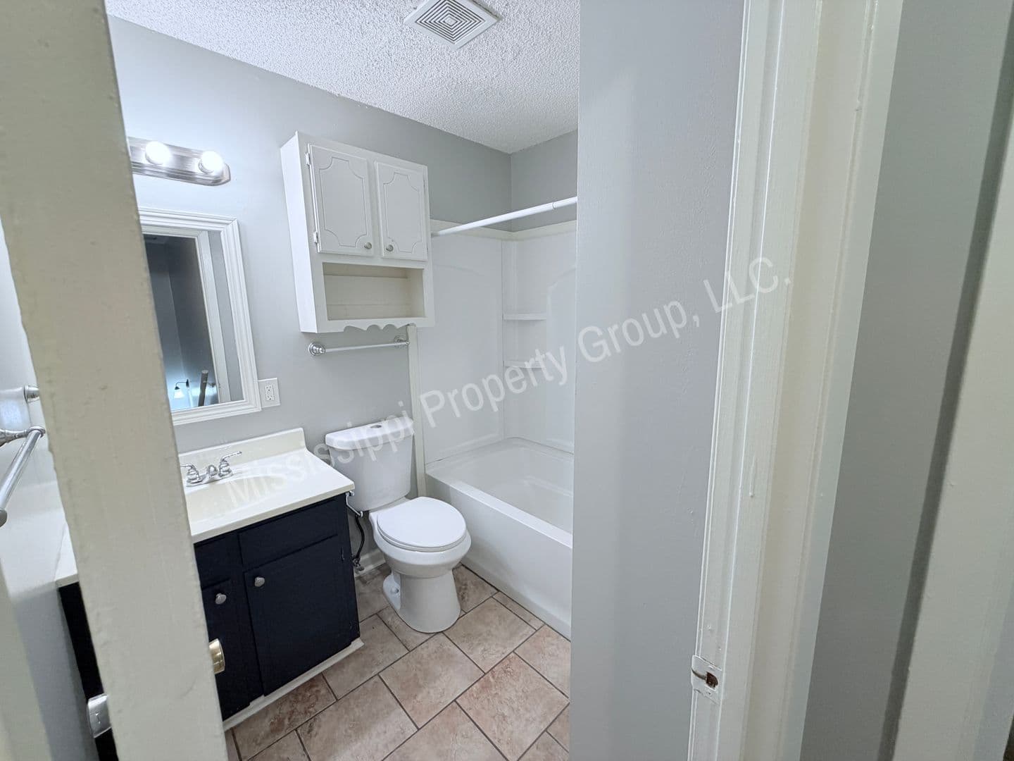 Oxford Apartment: 1750 Jefferson Avenue