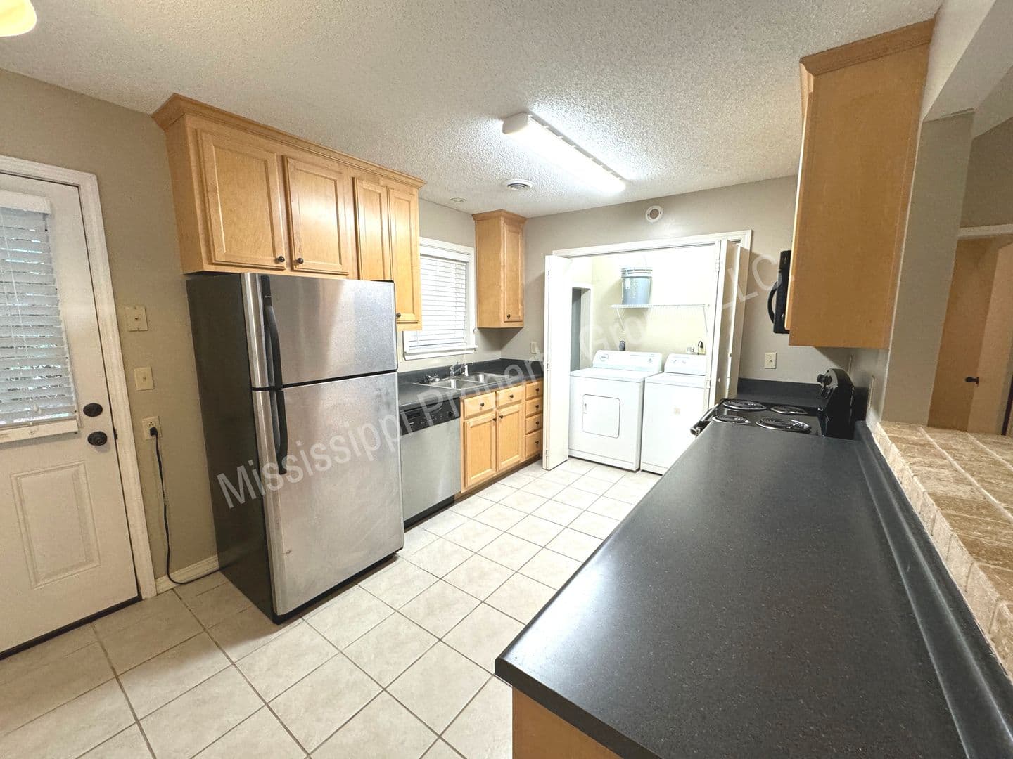 Oxford House: 113 Twin Oaks Cove