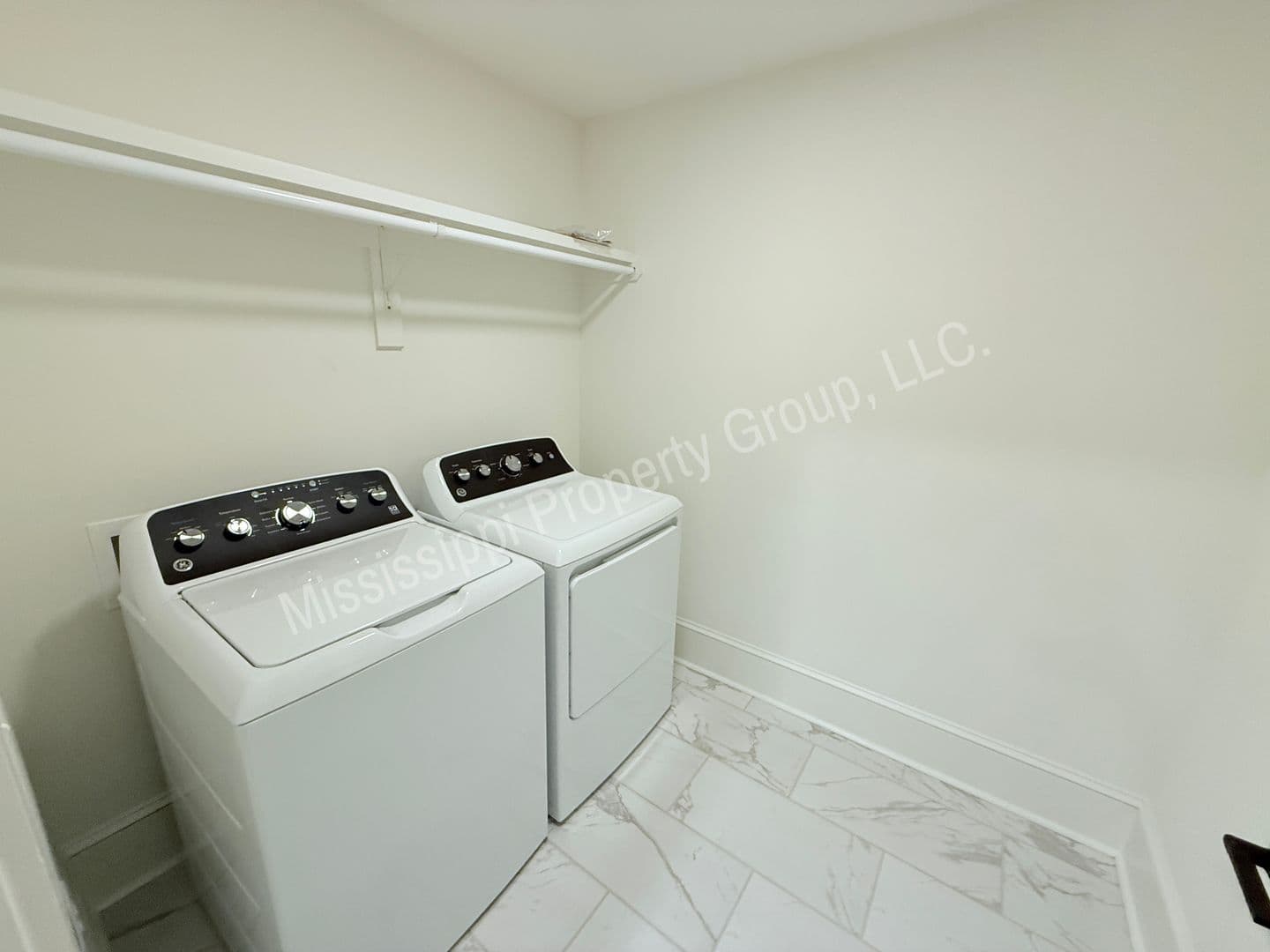 Oxford Apartment: 1000 North Lamar Blvd