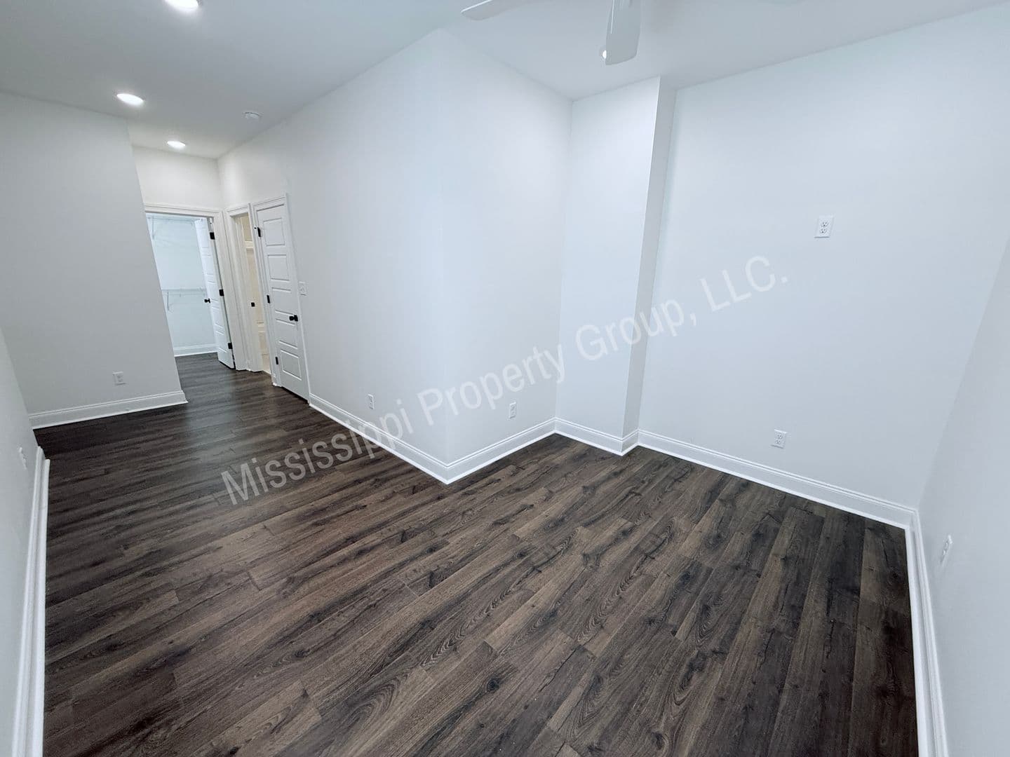 Oxford Townhome: 592 Meadow Crest Circle