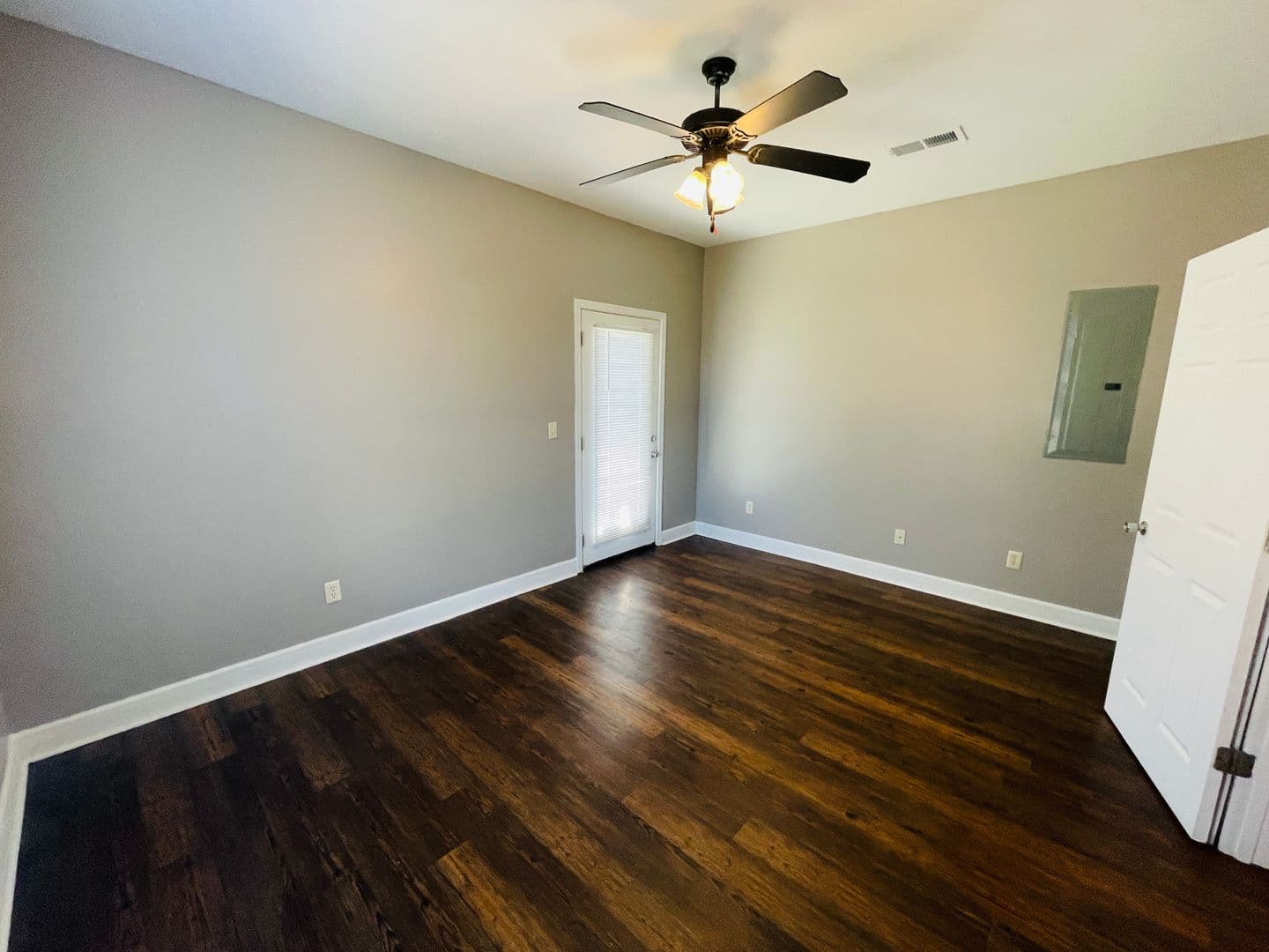 Oxford Townhome: 1 Mondrian Place