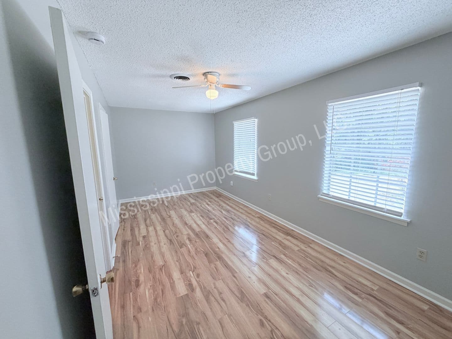 Oxford Apartment: 1750 Jefferson Avenue