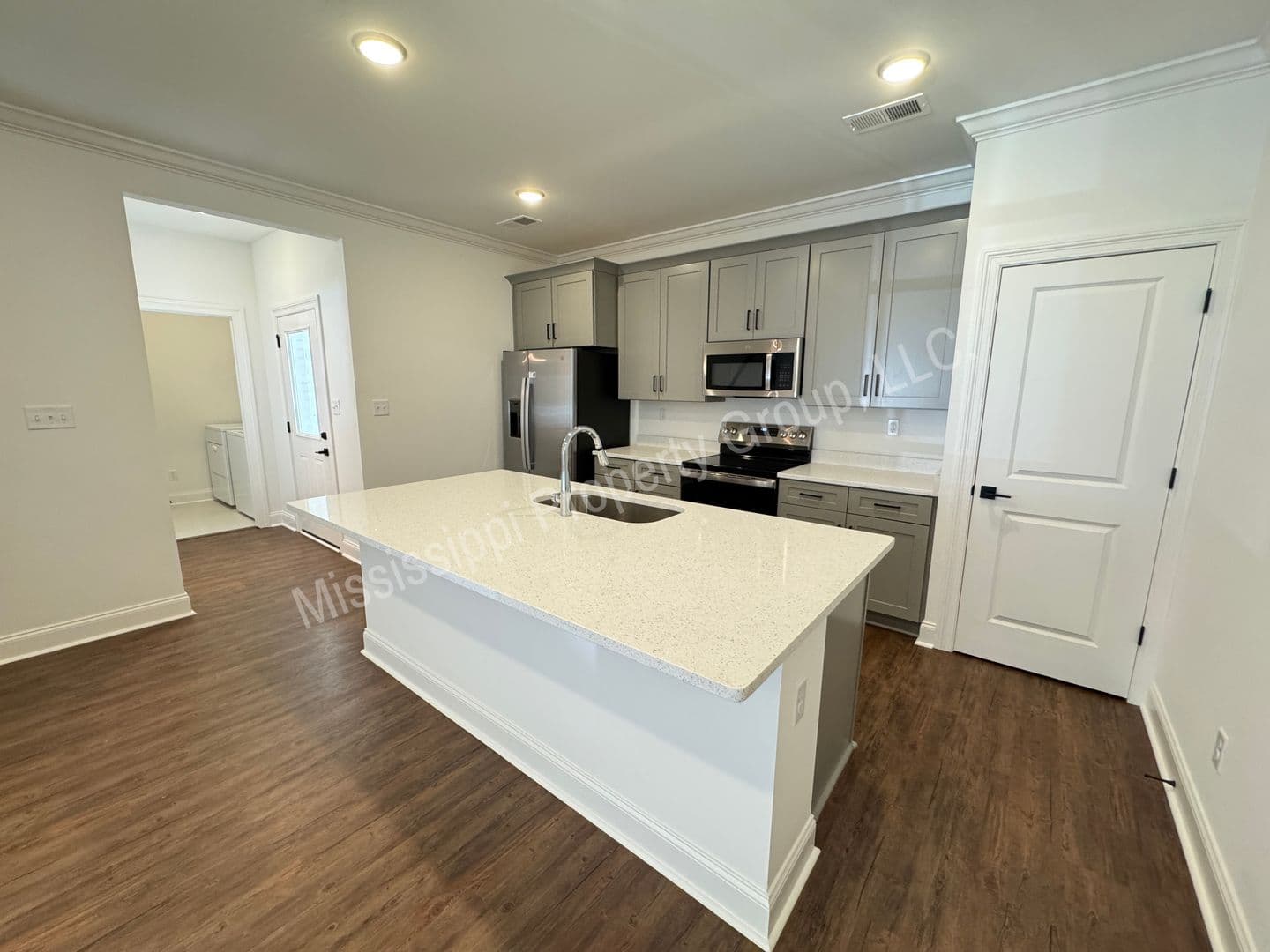 Oxford Townhome: 721 Southview Drive
