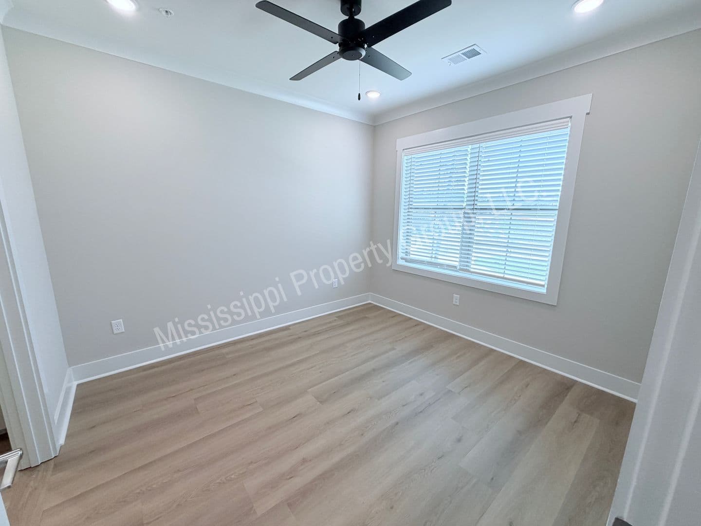Oxford Apartment: 1401 Chickasaw Road