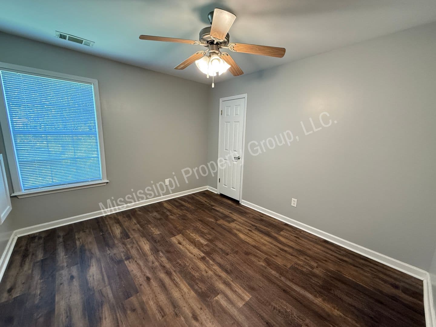 Oxford House: 331 Hayat Loop