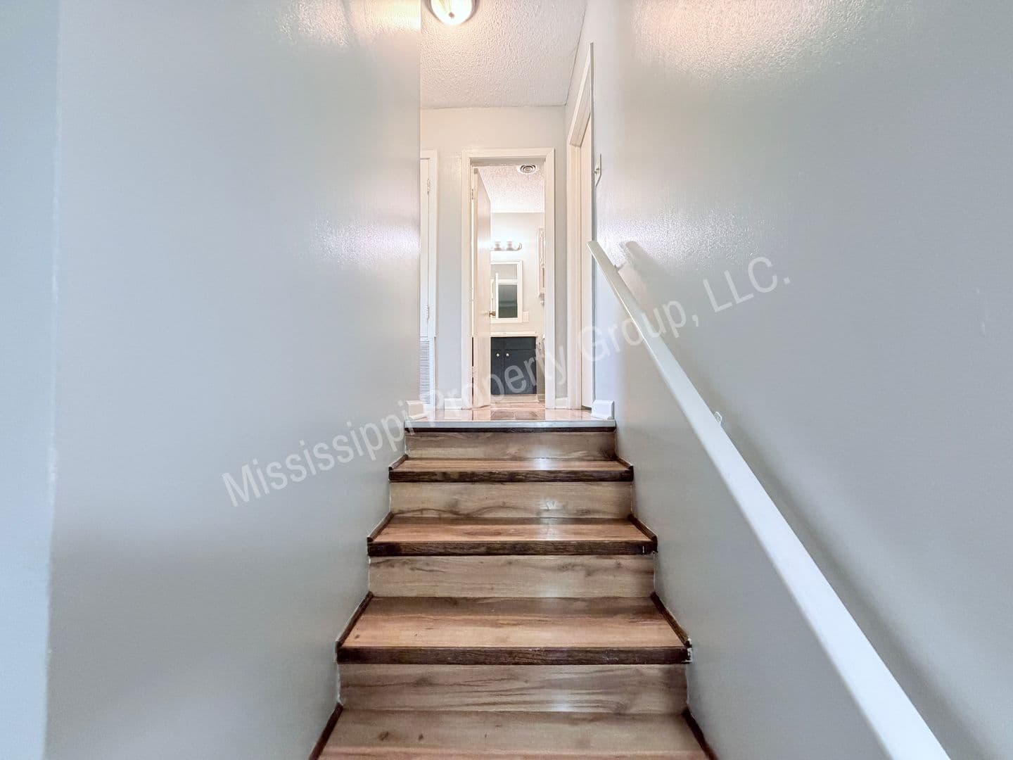Oxford Apartment: 1750 Jefferson Avenue