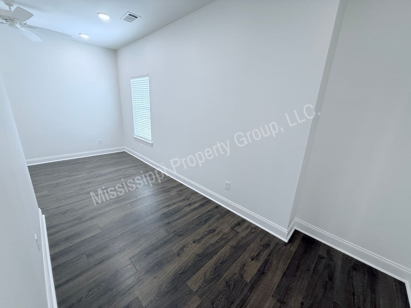 Oxford Townhome: 592 Meadow Crest Circle