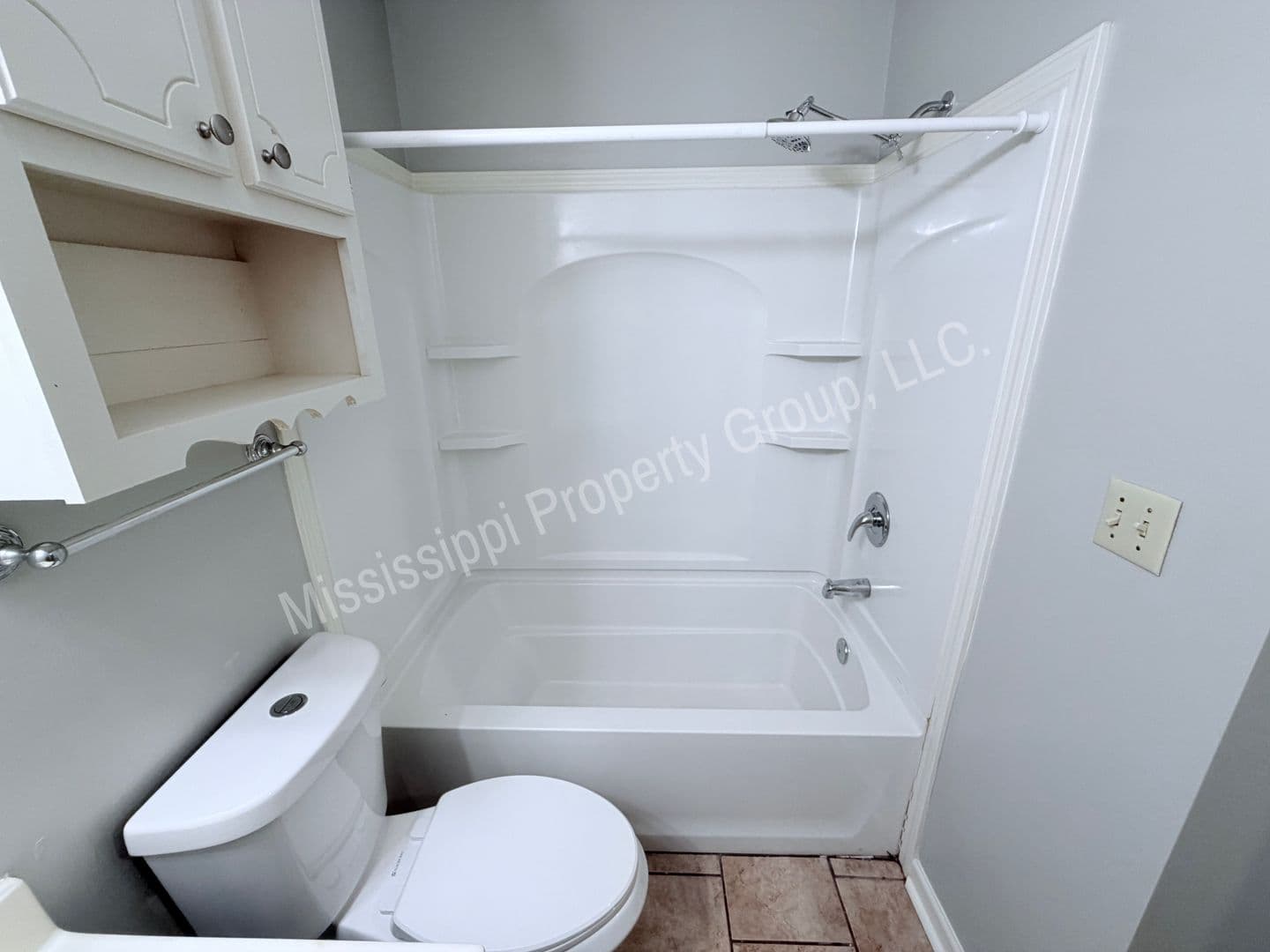 Oxford Apartment: 1750 Jefferson Avenue