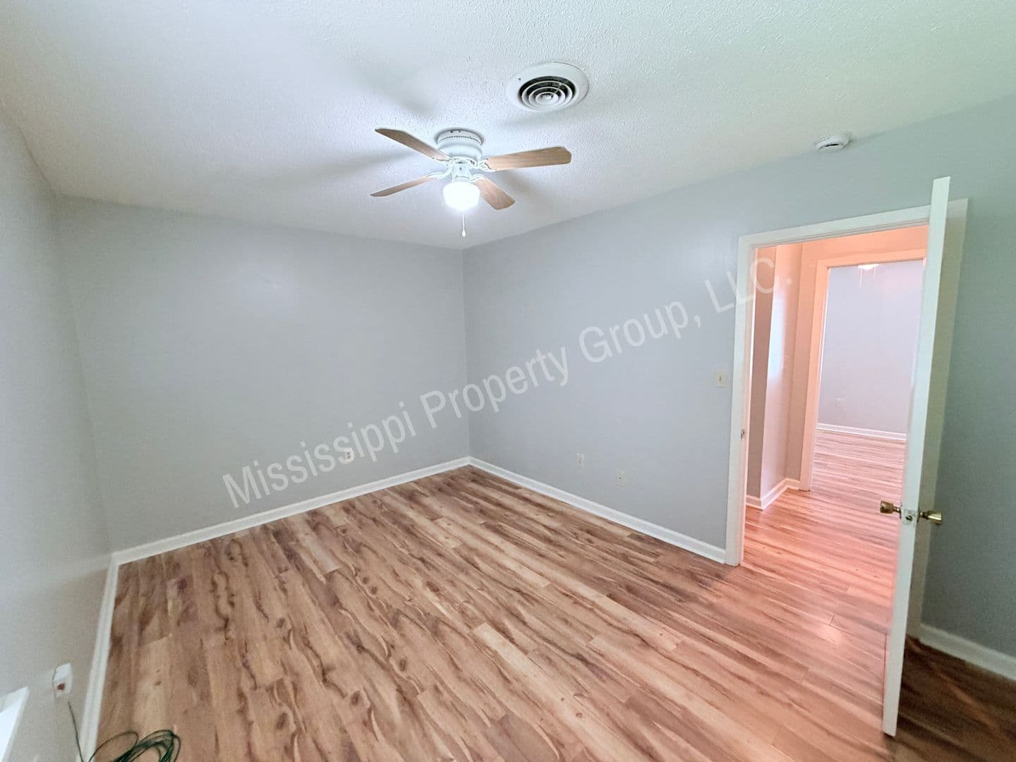 Oxford Apartment: 1750 Jefferson Avenue