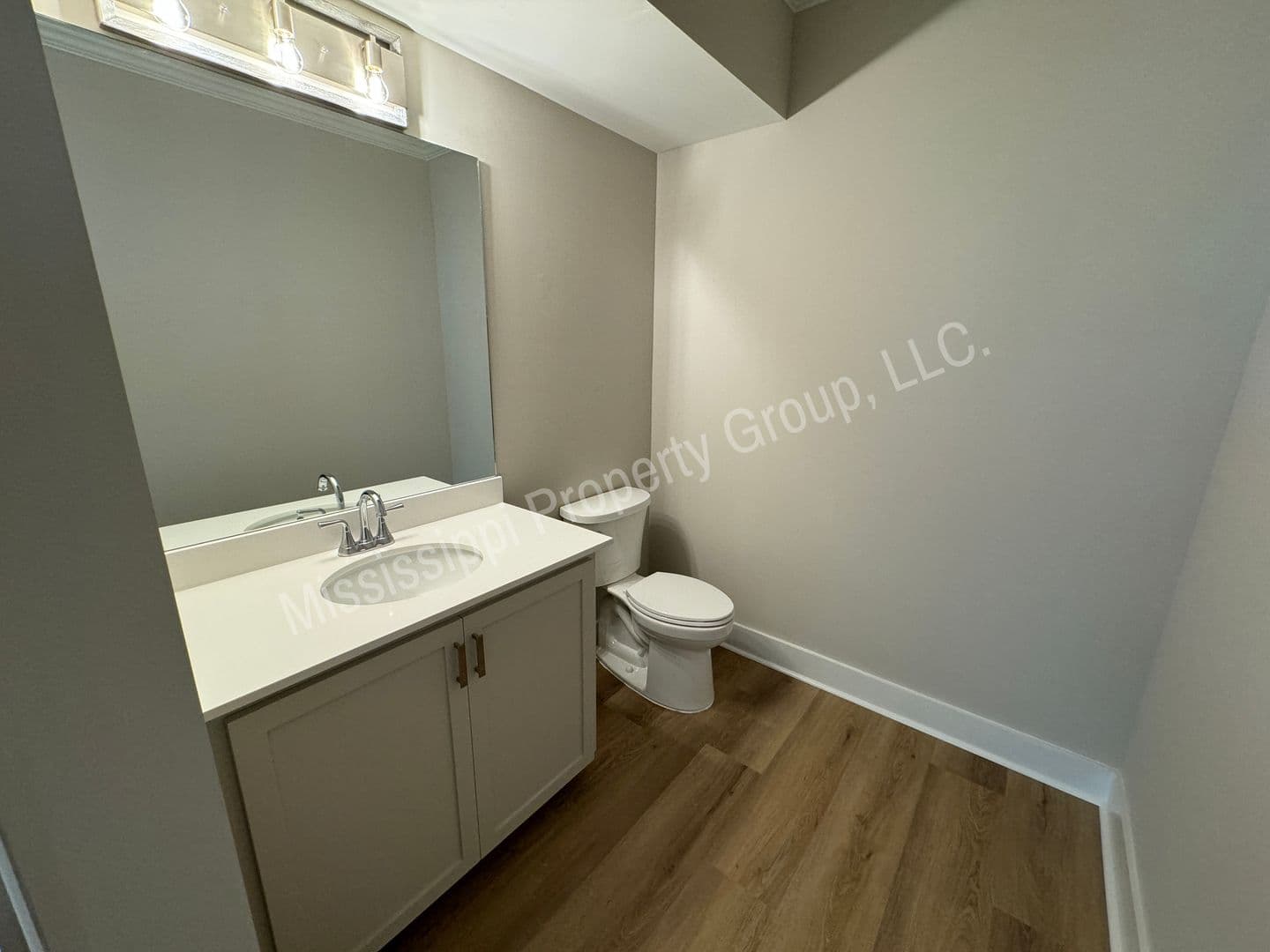 Oxford Apartment: 1205 Pleasant Drive